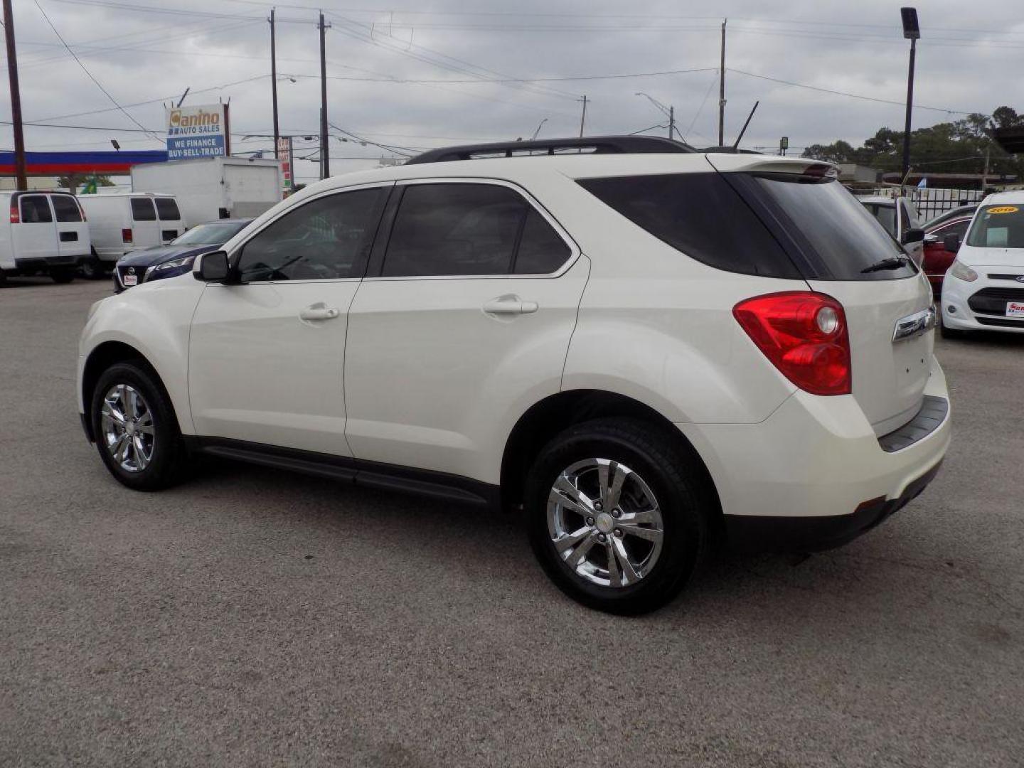 2015 WHITE CHEVROLET EQUINOX LT (1GNALBEK9FZ) with an 2.4L engine, Automatic transmission, located at 830 E. Canino Rd., Houston, TX, 77037, (281) 405-0440, 38.358219, -81.729942 - PRE APPROVACION FACIL, RAPIDA.... PROCESSO RAPIDO LLAMA O VISITANOS HOY MISMO ESTAMOS LOCALIZADOS EN EL 830 E. CANINO RD (ESQUINA CON AIRLINE) HOUSTON, TEXAS 777037 SU TRABAJO ES SU CREDITO!! ENTRE CAMINANDO Y SALGA MANEJANDO! LLAME YA AL (281) 405-0440 LE ESPERAMOS! - Photo#4