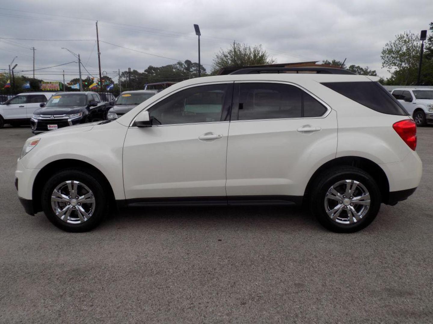 2015 WHITE CHEVROLET EQUINOX LT (1GNALBEK9FZ) with an 2.4L engine, Automatic transmission, located at 830 E. Canino Rd., Houston, TX, 77037, (281) 405-0440, 38.358219, -81.729942 - PRE APPROVACION FACIL, RAPIDA.... PROCESSO RAPIDO LLAMA O VISITANOS HOY MISMO ESTAMOS LOCALIZADOS EN EL 830 E. CANINO RD (ESQUINA CON AIRLINE) HOUSTON, TEXAS 777037 SU TRABAJO ES SU CREDITO!! ENTRE CAMINANDO Y SALGA MANEJANDO! LLAME YA AL (281) 405-0440 LE ESPERAMOS! - Photo#5