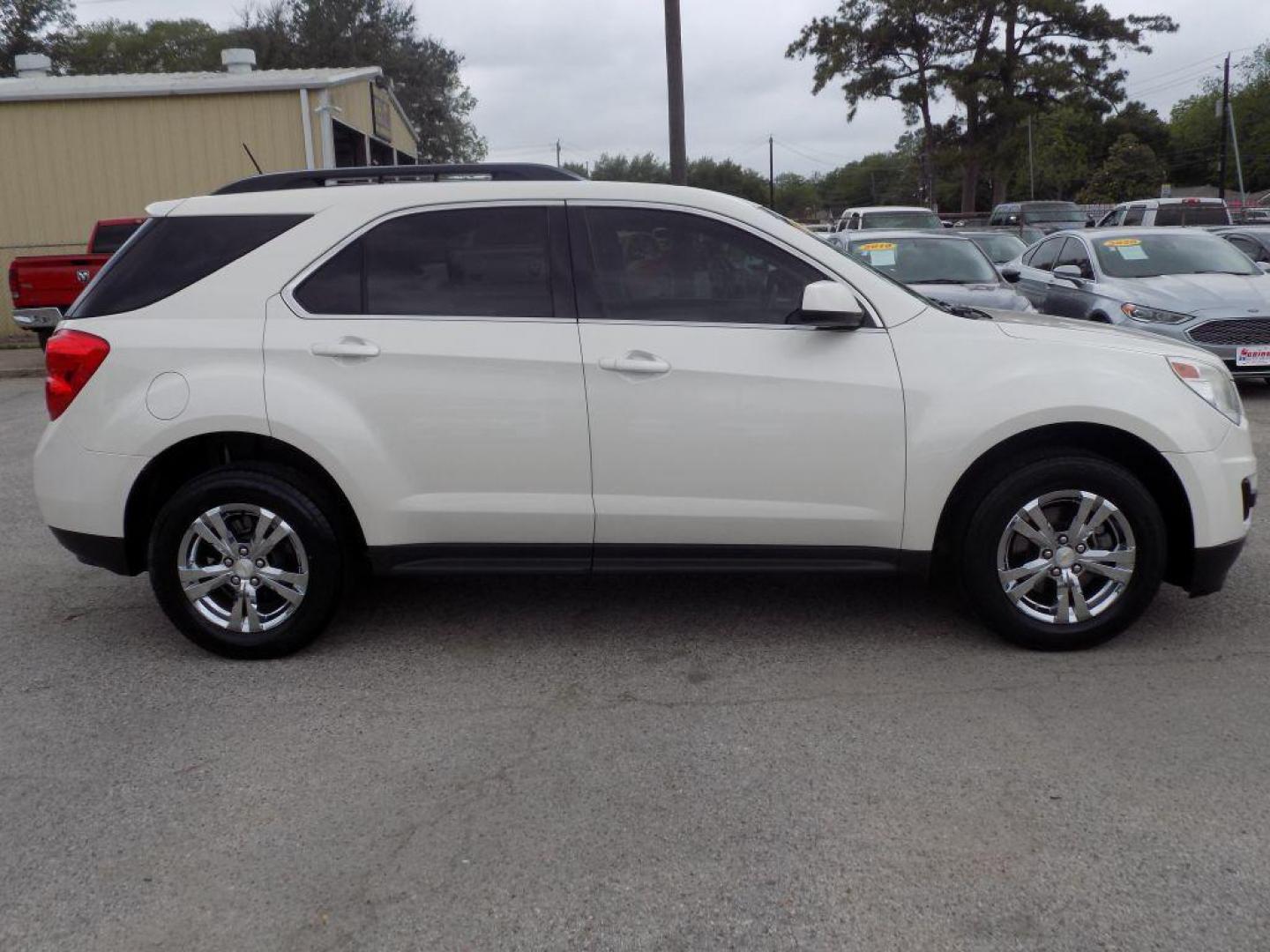 2015 WHITE CHEVROLET EQUINOX LT (1GNALBEK9FZ) with an 2.4L engine, Automatic transmission, located at 830 E. Canino Rd., Houston, TX, 77037, (281) 405-0440, 38.358219, -81.729942 - PRE APPROVACION FACIL, RAPIDA.... PROCESSO RAPIDO LLAMA O VISITANOS HOY MISMO ESTAMOS LOCALIZADOS EN EL 830 E. CANINO RD (ESQUINA CON AIRLINE) HOUSTON, TEXAS 777037 SU TRABAJO ES SU CREDITO!! ENTRE CAMINANDO Y SALGA MANEJANDO! LLAME YA AL (281) 405-0440 LE ESPERAMOS! - Photo#7