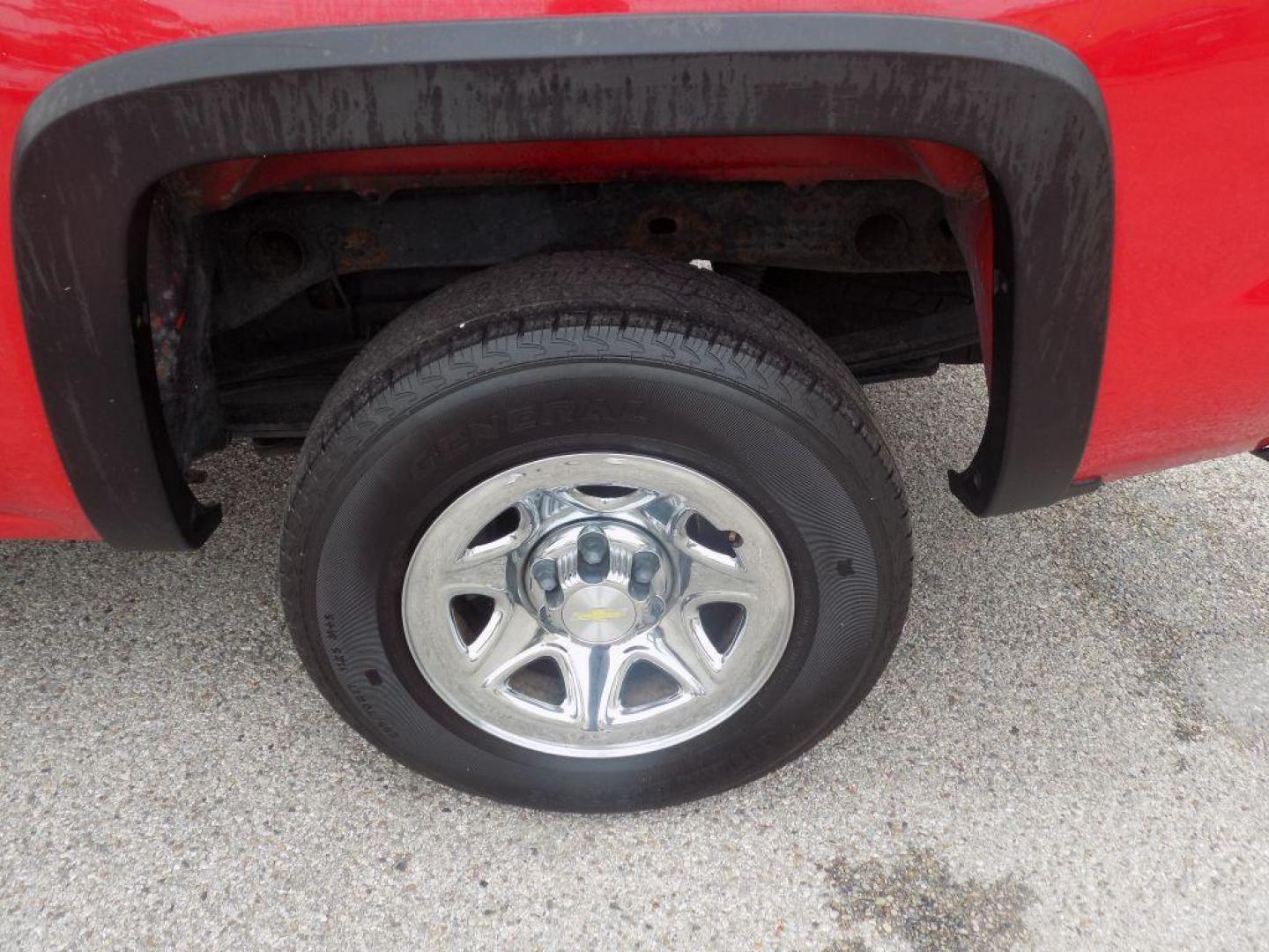 2014 RED CHEVROLET SILVERADO 1500 (1GCVKPEH0EZ) with an 4.3L engine, Automatic transmission, located at 830 E. Canino Rd., Houston, TX, 77037, (281) 405-0440, 38.358219, -81.729942 - Photo#18