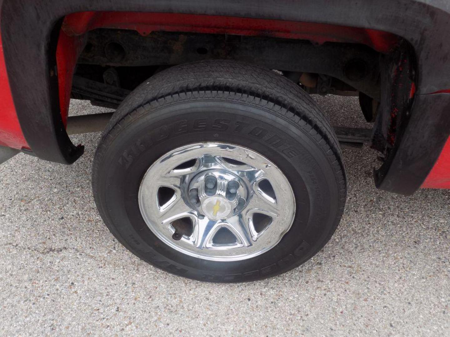 2014 RED CHEVROLET SILVERADO 1500 (1GCVKPEH0EZ) with an 4.3L engine, Automatic transmission, located at 830 E. Canino Rd., Houston, TX, 77037, (281) 405-0440, 38.358219, -81.729942 - Photo#21