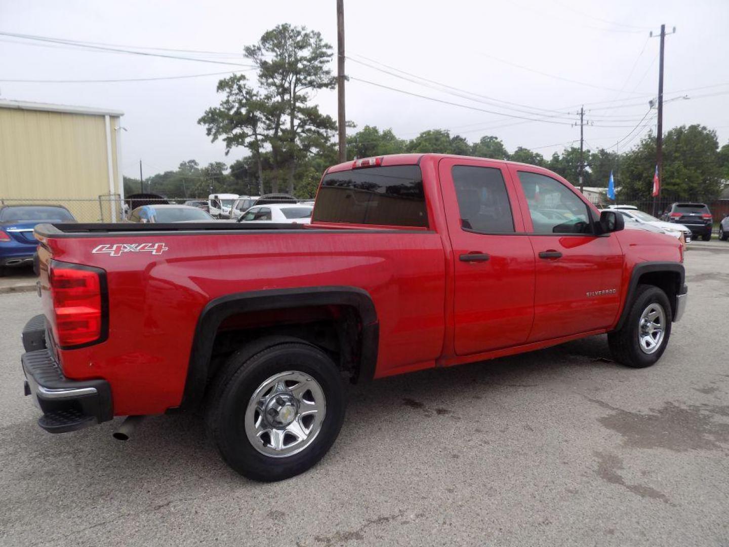 2014 RED CHEVROLET SILVERADO 1500 (1GCVKPEH0EZ) with an 4.3L engine, Automatic transmission, located at 830 E. Canino Rd., Houston, TX, 77037, (281) 405-0440, 38.358219, -81.729942 - Photo#7