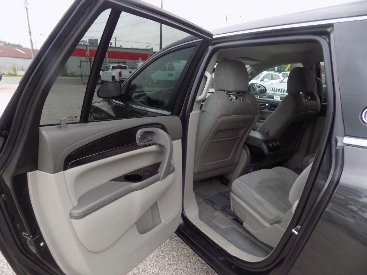 2016 GRAY BUICK ENCLAVE (5GAKRAKD0GJ) with an 3.6L engine, Automatic transmission, located at 830 E. Canino Rd., Houston, TX, 77037, (281) 405-0440, 38.358219, -81.729942 - Photo#9