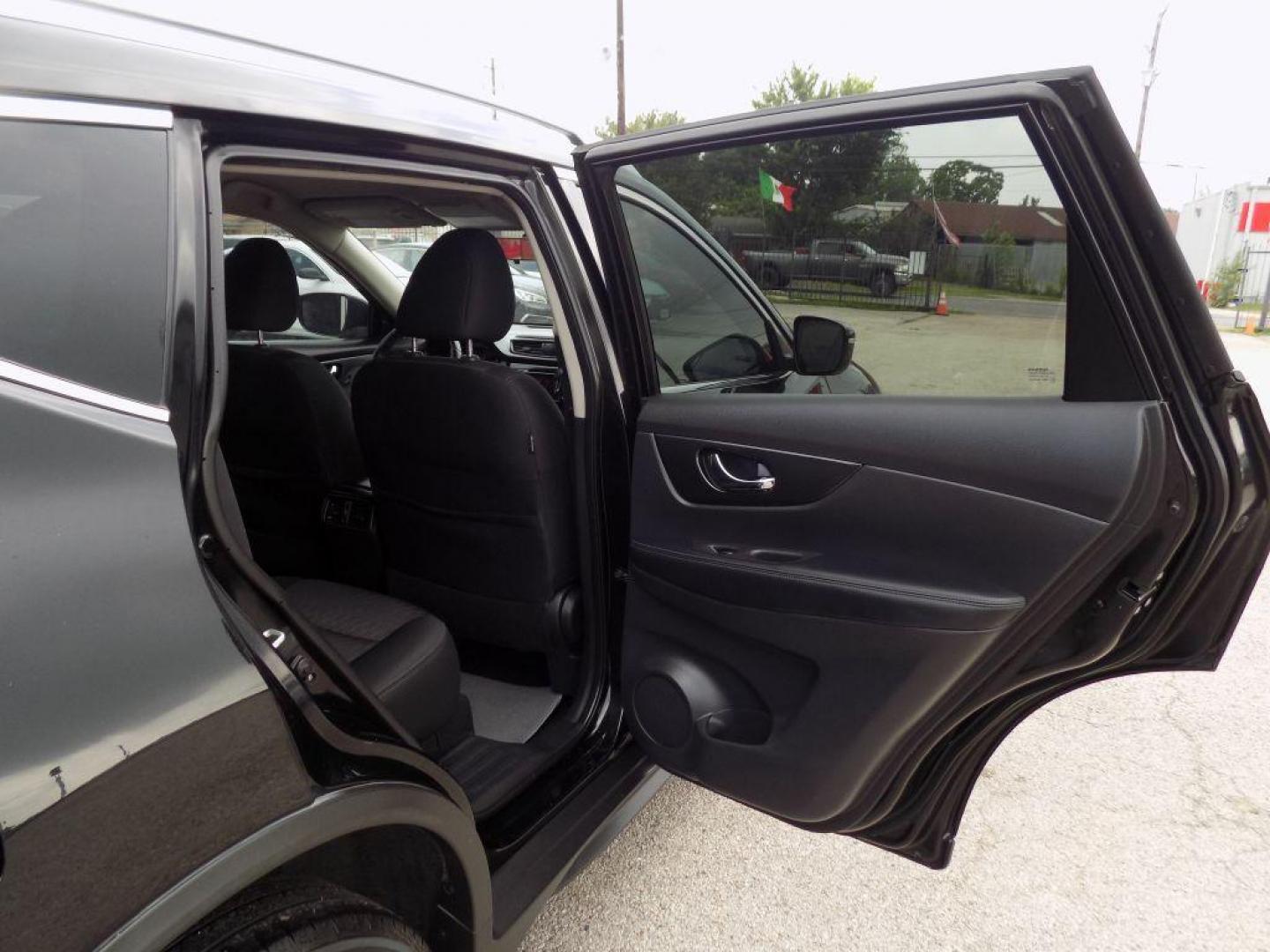 2018 BLACK NISSAN ROGUE S (KNMAT2MT3JP) with an 2.5L engine, Continuously Variable transmission, located at 830 E. Canino Rd., Houston, TX, 77037, (281) 405-0440, 38.358219, -81.729942 - VENGA A VISITARNOS A CANINO AUTO SALES. ENTRE CAMINANDO Y SALGA MANEJANDO. APROVACION GARANTIZADA CON REQUISITOS MINIMOS! PREGUNTEN POR JESSICA, MAY, O CARRIE PARA SU APROBACION SEGURA. ??830 E CANINO RD HOUSTON TX 77037 ??(281) 405-0440 come visit us today!! walk in/ drive out in minutes!! Eas - Photo#10