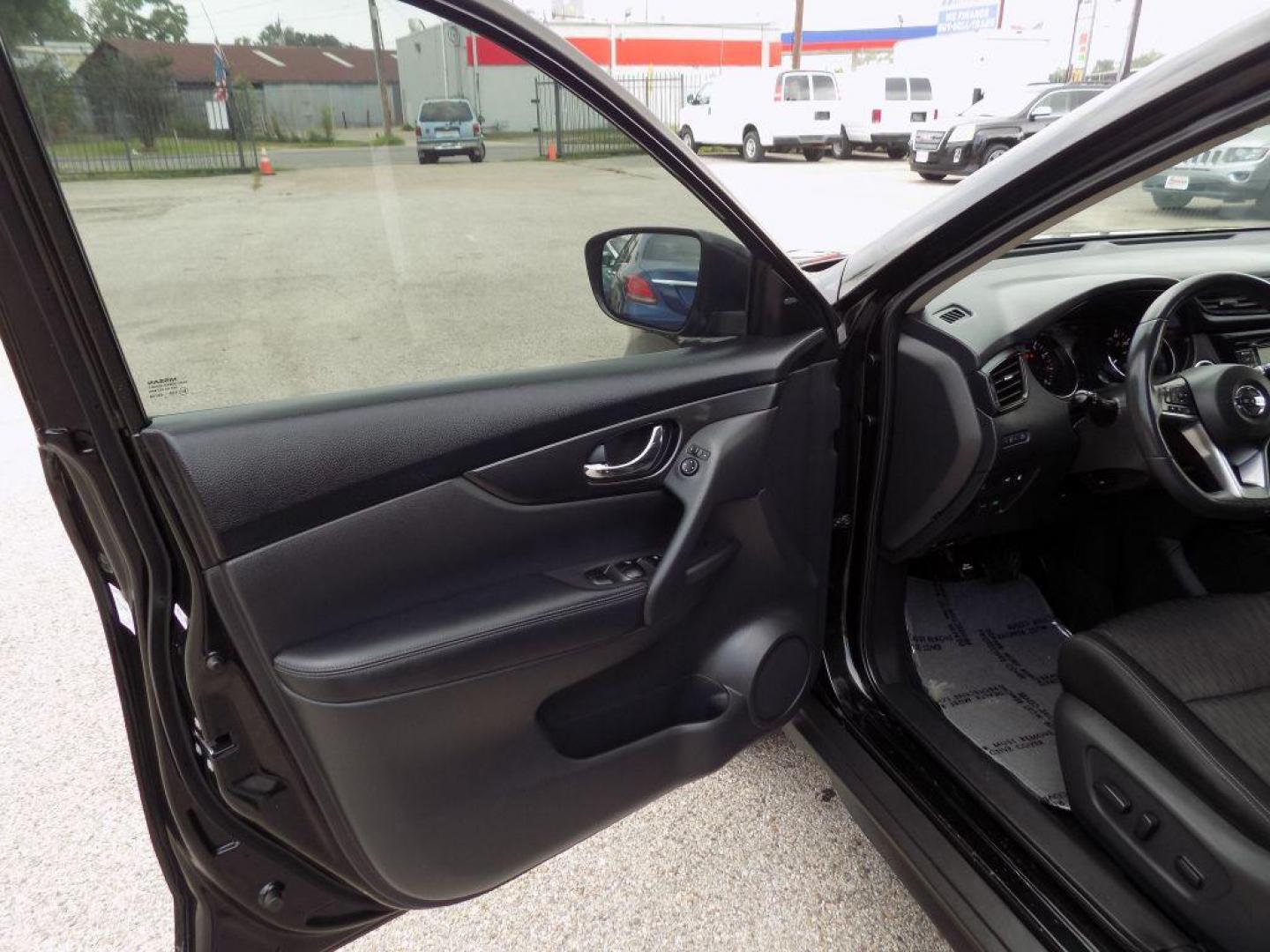 2018 BLACK NISSAN ROGUE S (KNMAT2MT3JP) with an 2.5L engine, Continuously Variable transmission, located at 830 E. Canino Rd., Houston, TX, 77037, (281) 405-0440, 38.358219, -81.729942 - VENGA A VISITARNOS A CANINO AUTO SALES. ENTRE CAMINANDO Y SALGA MANEJANDO. APROVACION GARANTIZADA CON REQUISITOS MINIMOS! PREGUNTEN POR JESSICA, MAY, O CARRIE PARA SU APROBACION SEGURA. ??830 E CANINO RD HOUSTON TX 77037 ??(281) 405-0440 come visit us today!! walk in/ drive out in minutes!! Eas - Photo#16