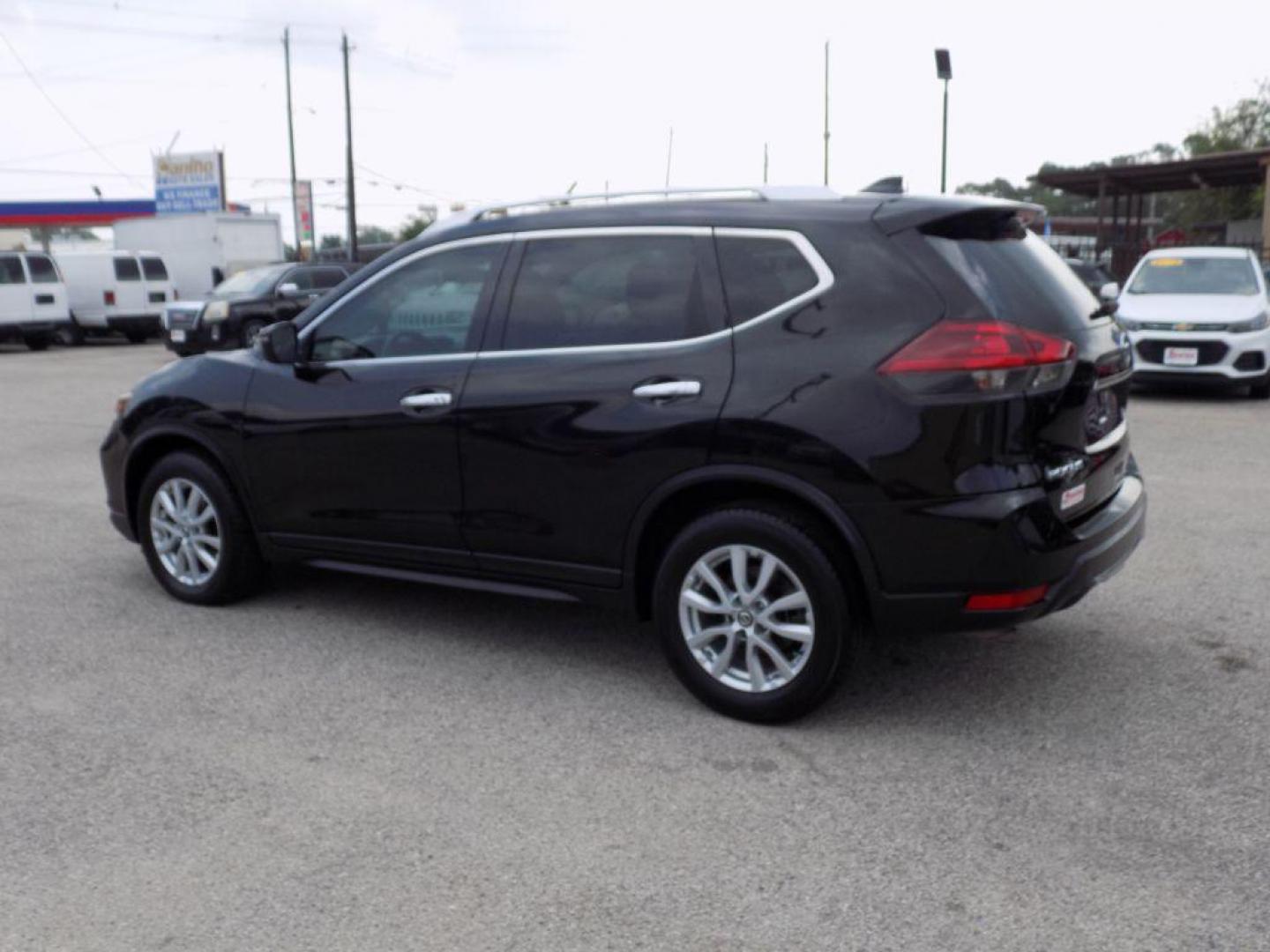 2018 BLACK NISSAN ROGUE S (KNMAT2MT3JP) with an 2.5L engine, Continuously Variable transmission, located at 830 E. Canino Rd., Houston, TX, 77037, (281) 405-0440, 38.358219, -81.729942 - VENGA A VISITARNOS A CANINO AUTO SALES. ENTRE CAMINANDO Y SALGA MANEJANDO. APROVACION GARANTIZADA CON REQUISITOS MINIMOS! PREGUNTEN POR JESSICA, MAY, O CARRIE PARA SU APROBACION SEGURA. ??830 E CANINO RD HOUSTON TX 77037 ??(281) 405-0440 come visit us today!! walk in/ drive out in minutes!! Eas - Photo#4