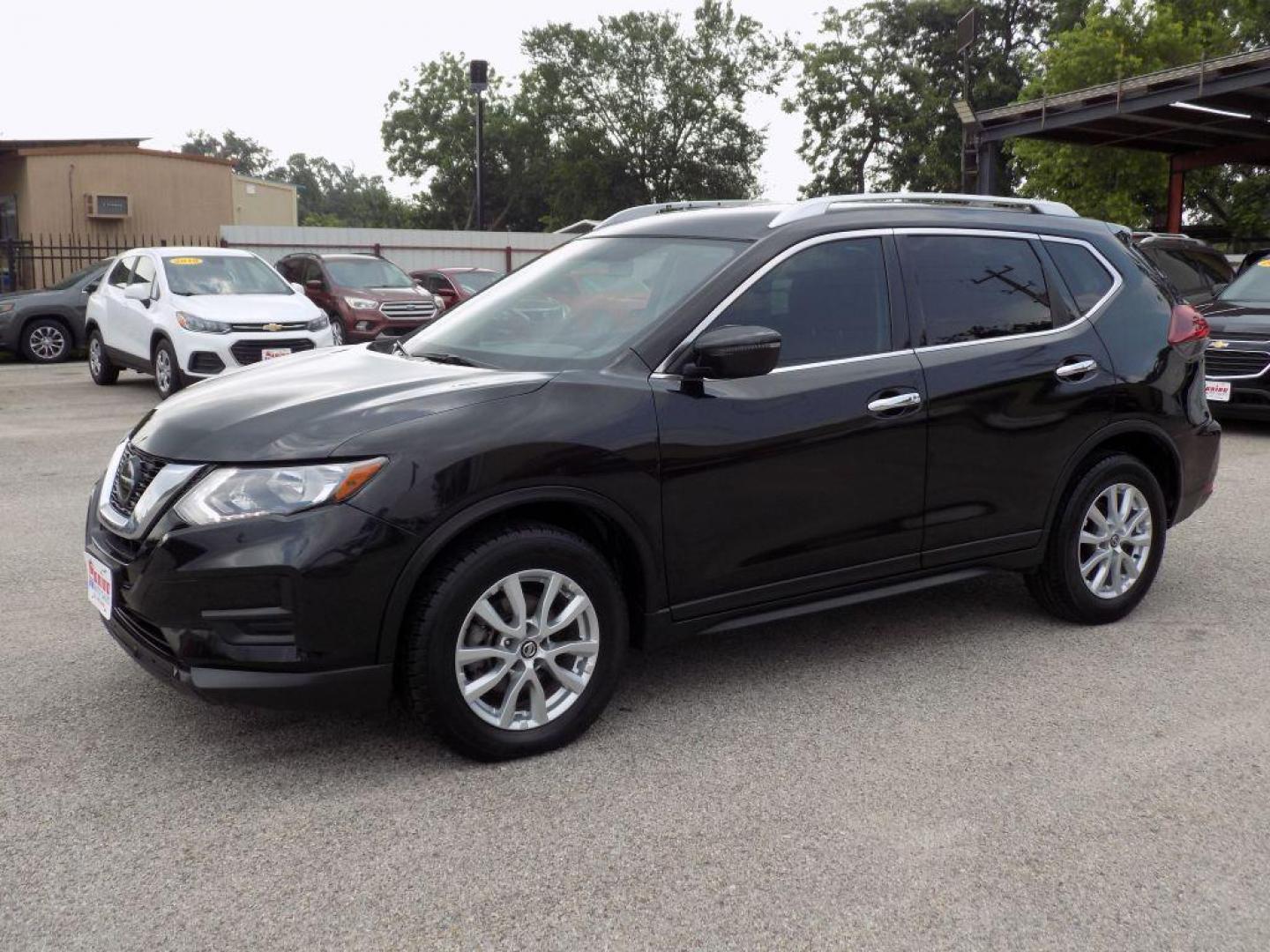 2018 BLACK NISSAN ROGUE S (KNMAT2MT3JP) with an 2.5L engine, Continuously Variable transmission, located at 830 E. Canino Rd., Houston, TX, 77037, (281) 405-0440, 38.358219, -81.729942 - VENGA A VISITARNOS A CANINO AUTO SALES. ENTRE CAMINANDO Y SALGA MANEJANDO. APROVACION GARANTIZADA CON REQUISITOS MINIMOS! PREGUNTEN POR JESSICA, MAY, O CARRIE PARA SU APROBACION SEGURA. ??830 E CANINO RD HOUSTON TX 77037 ??(281) 405-0440 come visit us today!! walk in/ drive out in minutes!! Eas - Photo#5