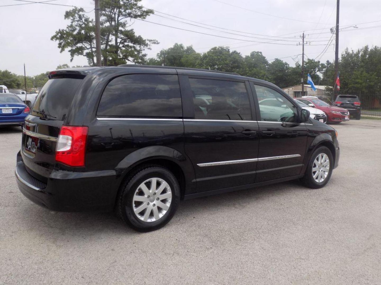 2016 BLACK CHRYSLER TOWN and COUNTRY TOURING (2C4RC1BG4GR) with an 3.6L engine, Automatic transmission, located at 830 E. Canino Rd., Houston, TX, 77037, (281) 405-0440, 38.358219, -81.729942 - Photo#7