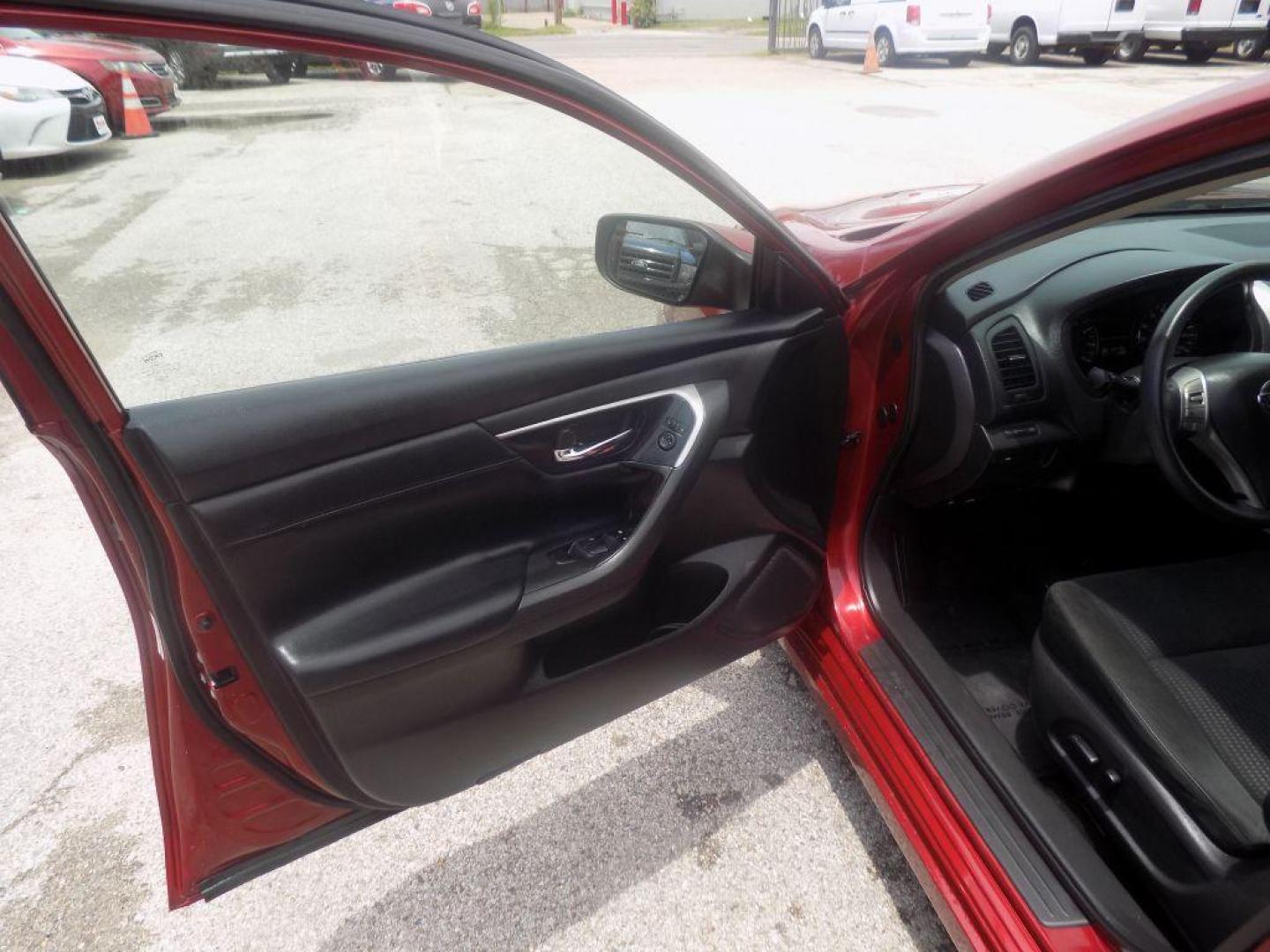 2015 RED NISSAN ALTIMA 2.5 (1N4AL3AP4FN) with an 2.5L engine, Continuously Variable transmission, located at 830 E. Canino Rd., Houston, TX, 77037, (281) 405-0440, 38.358219, -81.729942 - Photo#16