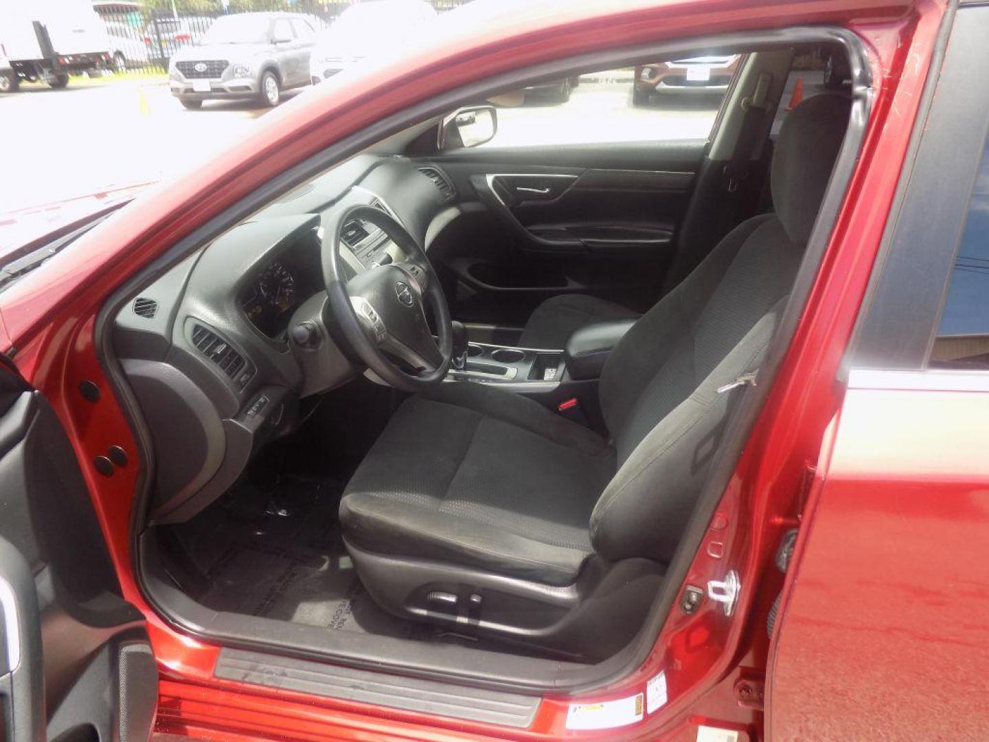 2015 RED NISSAN ALTIMA 2.5 (1N4AL3AP4FN) with an 2.5L engine, Continuously Variable transmission, located at 830 E. Canino Rd., Houston, TX, 77037, (281) 405-0440, 38.358219, -81.729942 - Photo#17