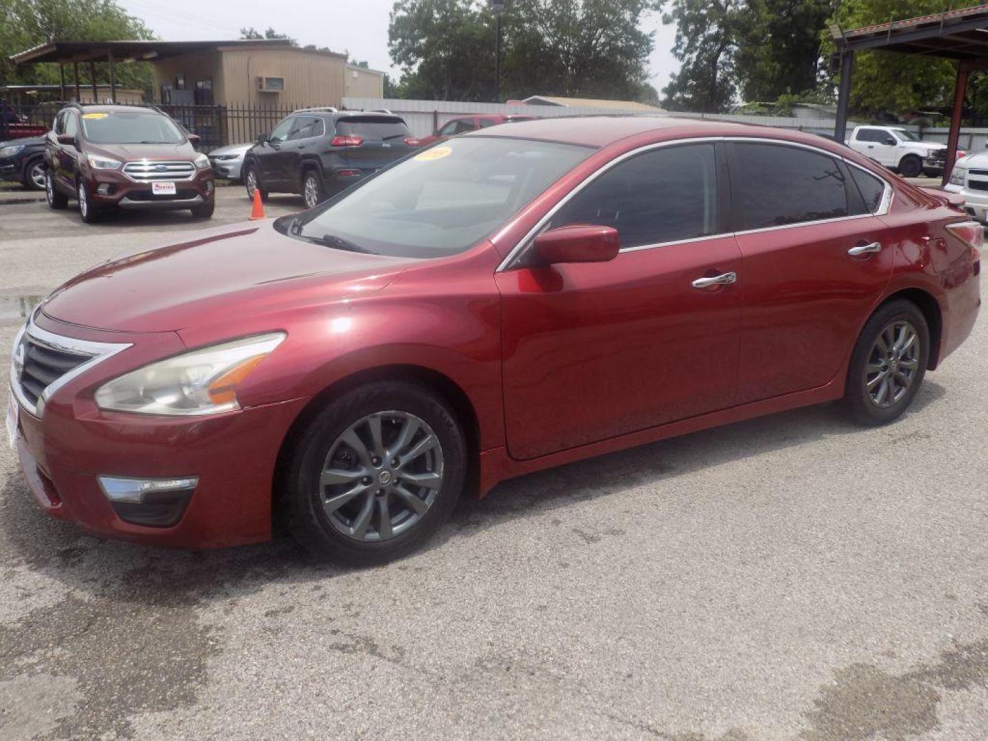 2015 RED NISSAN ALTIMA 2.5 (1N4AL3AP4FN) with an 2.5L engine, Continuously Variable transmission, located at 830 E. Canino Rd., Houston, TX, 77037, (281) 405-0440, 38.358219, -81.729942 - Photo#5