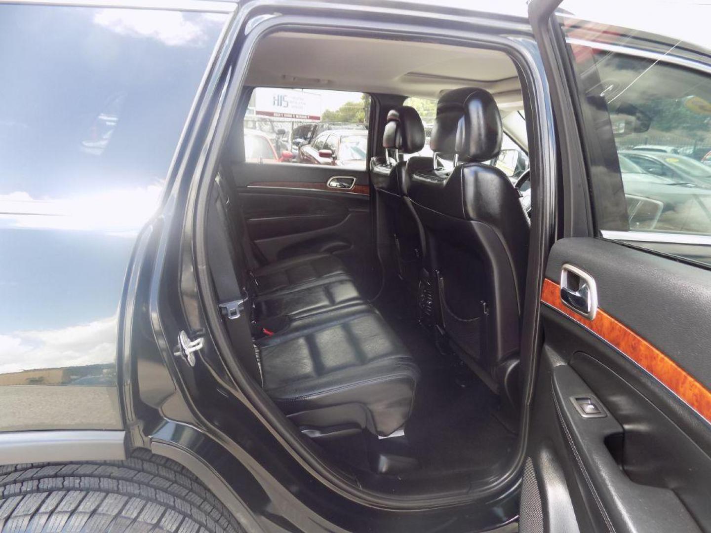 2013 GREEN JEEP GRAND CHEROKEE LIMITED (1C4RJEBT8DC) with an 5.7L engine, Automatic transmission, located at 830 E. Canino Rd., Houston, TX, 77037, (281) 405-0440, 38.358219, -81.729942 - Photo#11