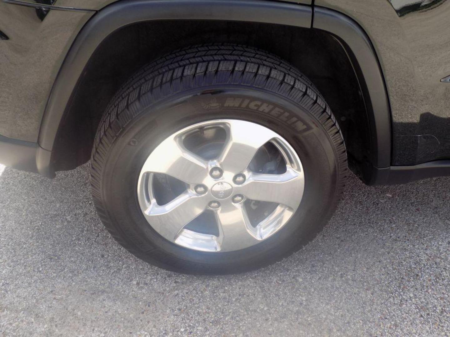 2013 GREEN JEEP GRAND CHEROKEE LIMITED (1C4RJEBT8DC) with an 5.7L engine, Automatic transmission, located at 830 E. Canino Rd., Houston, TX, 77037, (281) 405-0440, 38.358219, -81.729942 - Photo#20