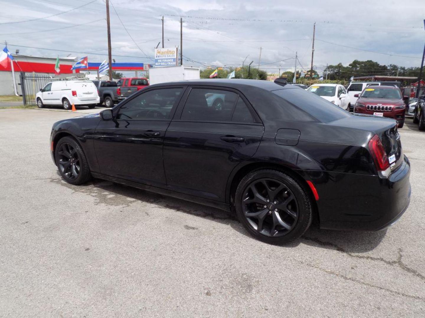 2018 BLACK CHRYSLER 300 TOURING (2C3CCAAG4JH) with an 3.6L engine, Automatic transmission, located at 830 E. Canino Rd., Houston, TX, 77037, (281) 405-0440, 38.358219, -81.729942 - Photo#4