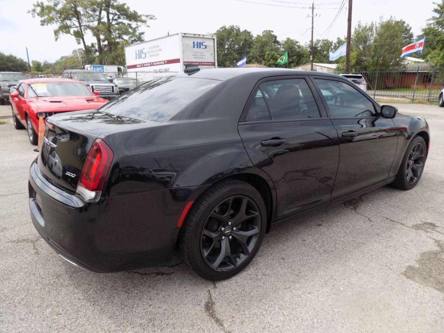 2018 BLACK CHRYSLER 300 TOURING (2C3CCAAG4JH) with an 3.6L engine, Automatic transmission, located at 830 E. Canino Rd., Houston, TX, 77037, (281) 405-0440, 38.358219, -81.729942 - Photo#7