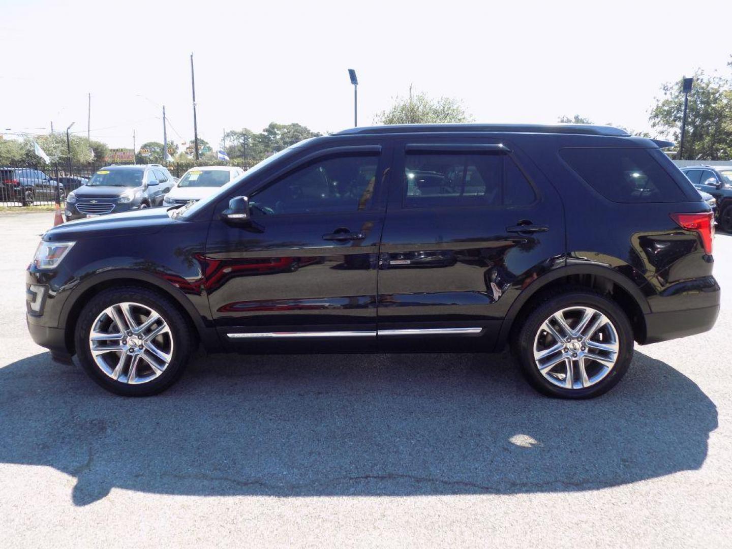 2016 BLACK FORD EXPLORER XLT (1FM5K7D8XGG) with an 3.5L engine, Automatic transmission, located at 830 E. Canino Rd., Houston, TX, 77037, (281) 405-0440, 38.358219, -81.729942 - Photo#3