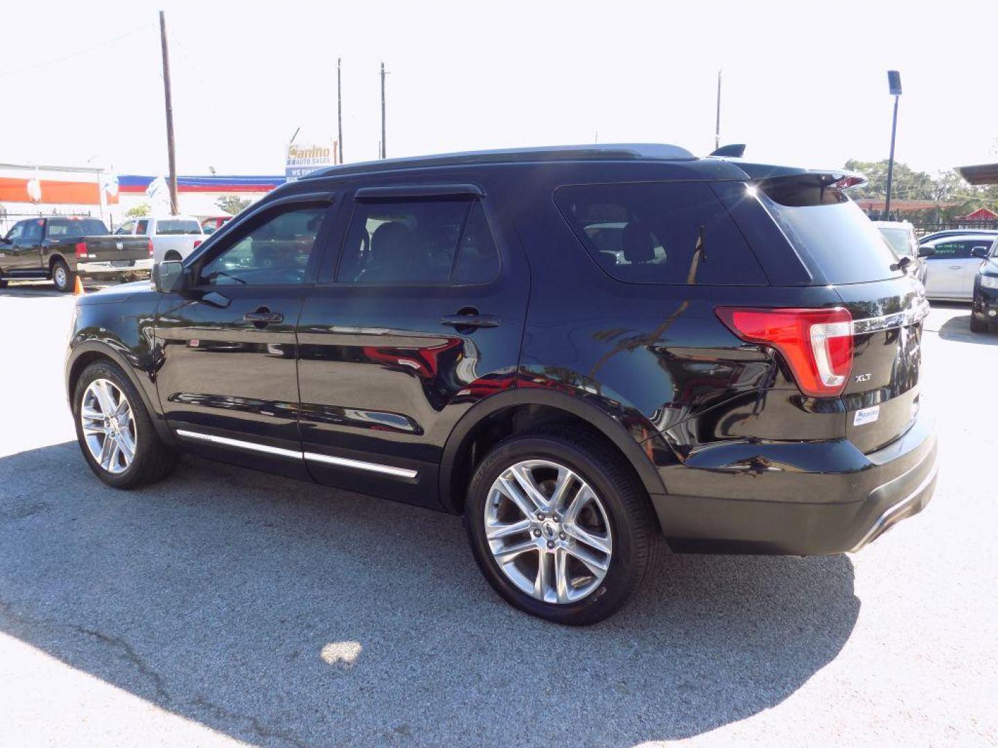 2016 BLACK FORD EXPLORER XLT (1FM5K7D8XGG) with an 3.5L engine, Automatic transmission, located at 830 E. Canino Rd., Houston, TX, 77037, (281) 405-0440, 38.358219, -81.729942 - Photo#4