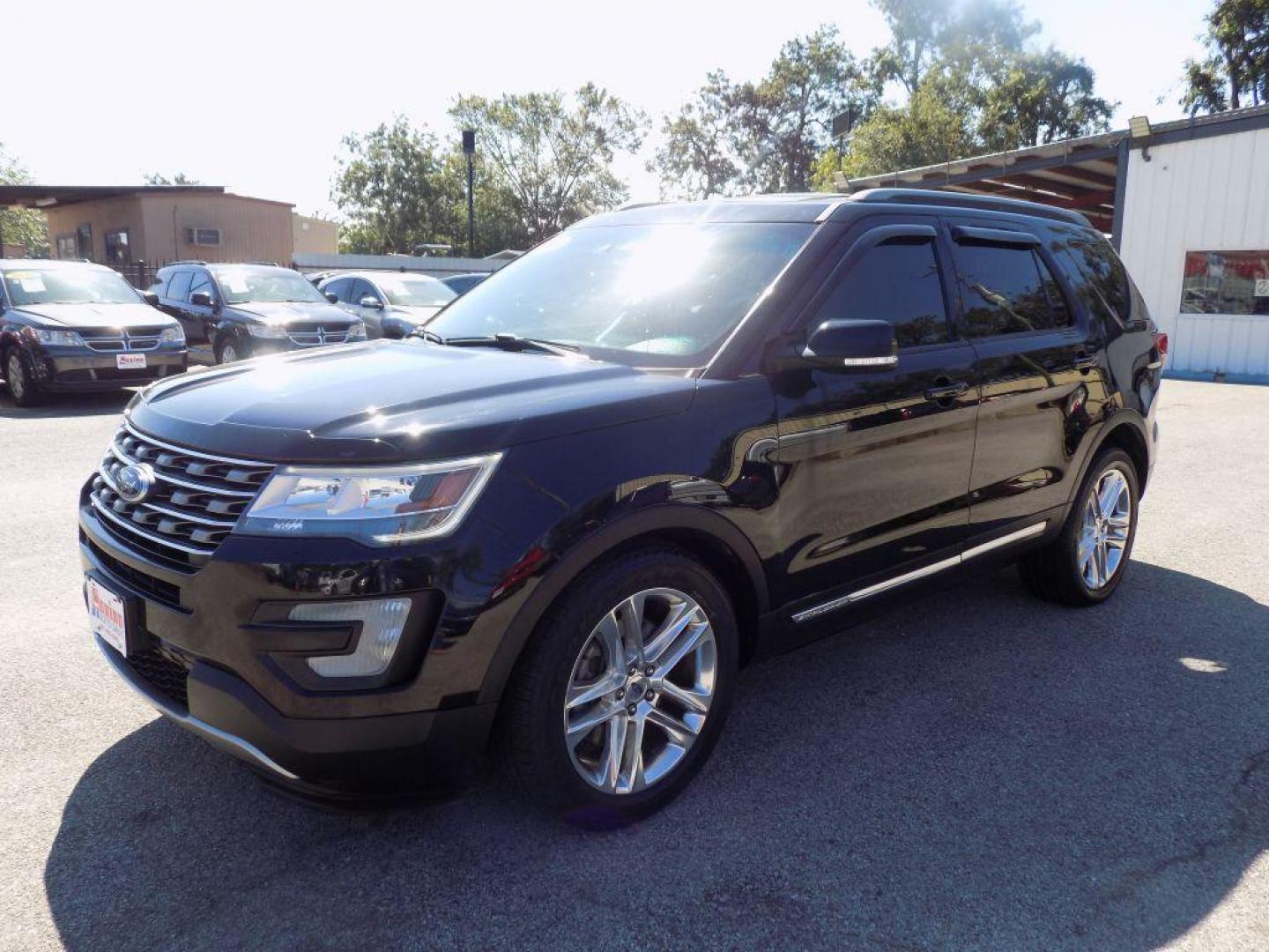 2016 BLACK FORD EXPLORER XLT (1FM5K7D8XGG) with an 3.5L engine, Automatic transmission, located at 830 E. Canino Rd., Houston, TX, 77037, (281) 405-0440, 38.358219, -81.729942 - Photo#5