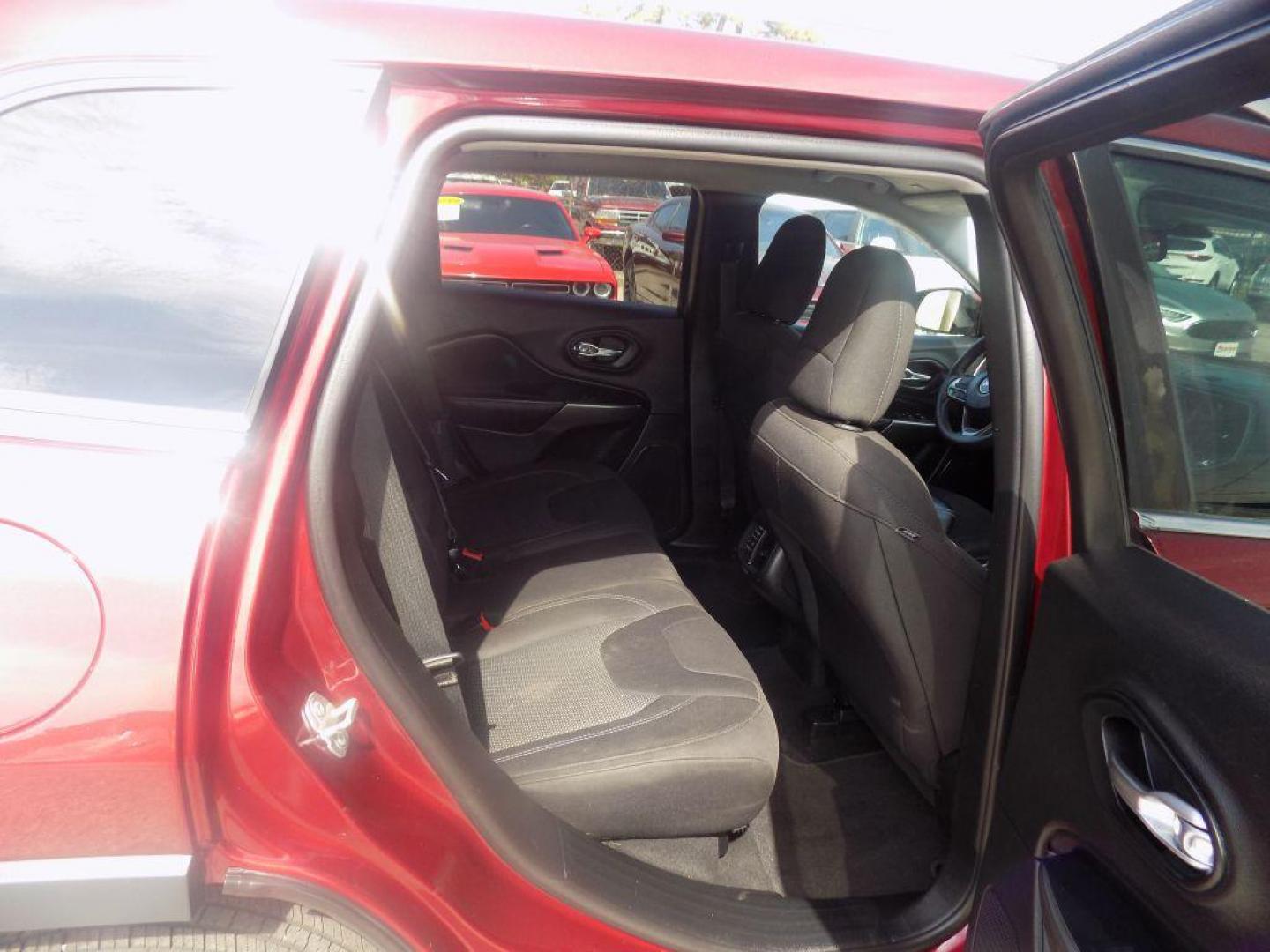 2019 MAROON JEEP CHEROKEE LATITUDE (1C4PJLCB6KD) with an 2.4L engine, Automatic transmission, located at 830 E. Canino Rd., Houston, TX, 77037, (281) 405-0440, 38.358219, -81.729942 - Photo#11