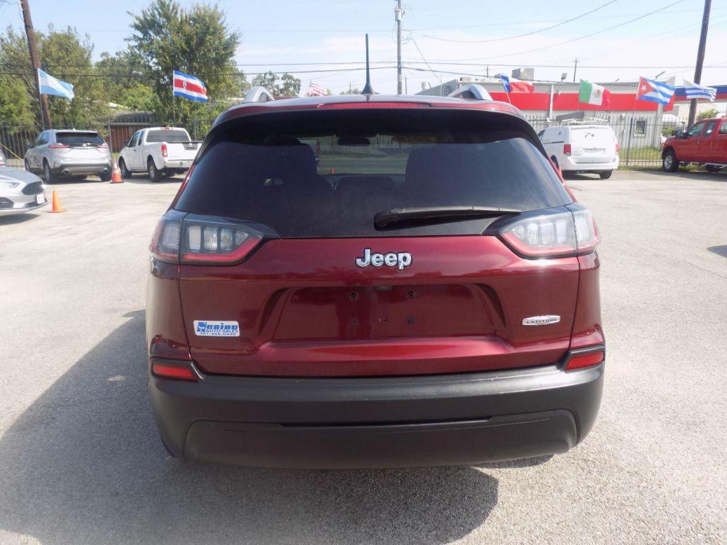 2019 MAROON JEEP CHEROKEE LATITUDE (1C4PJLCB6KD) with an 2.4L engine, Automatic transmission, located at 830 E. Canino Rd., Houston, TX, 77037, (281) 405-0440, 38.358219, -81.729942 - Photo#2