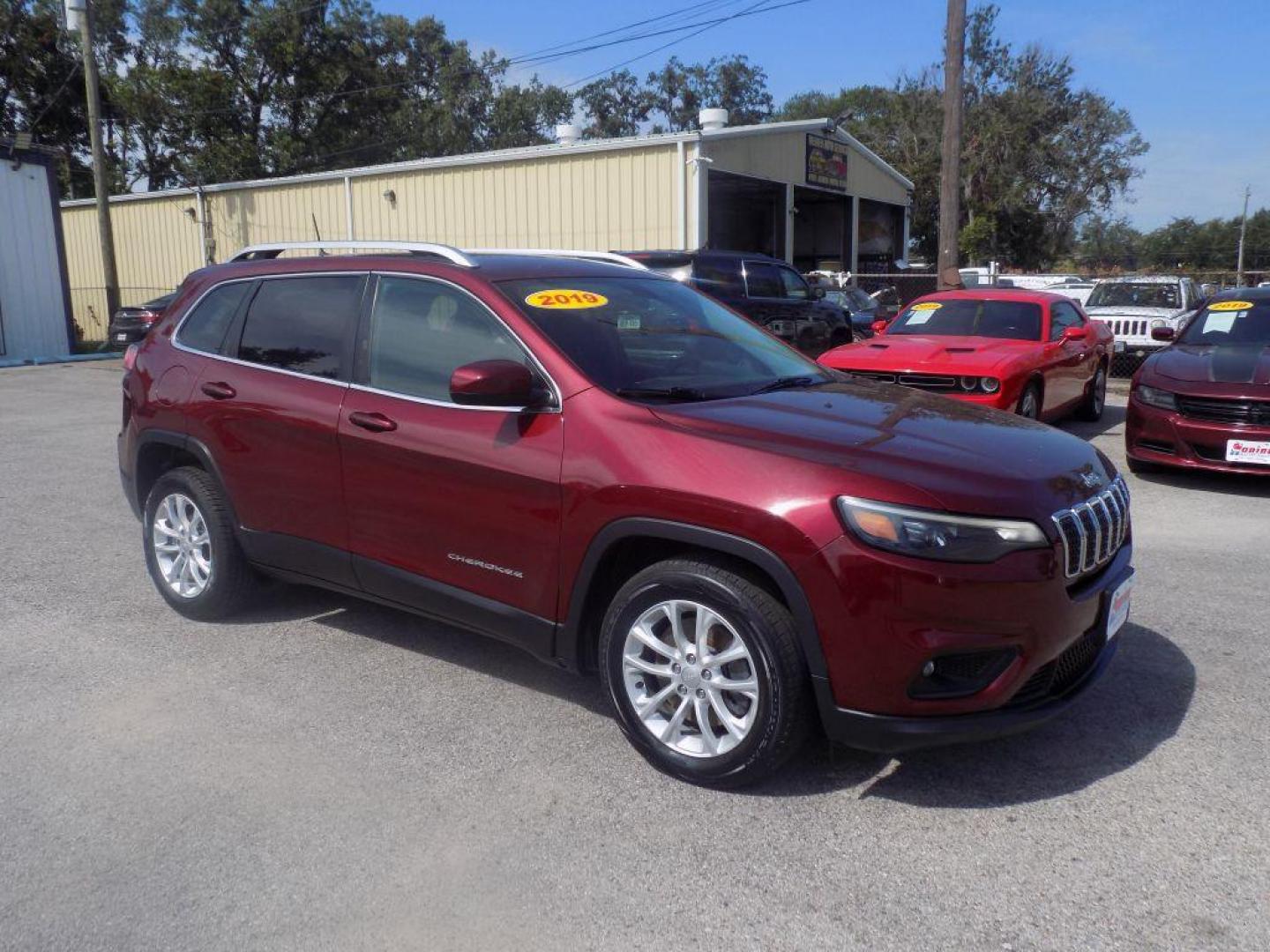 2019 MAROON JEEP CHEROKEE LATITUDE (1C4PJLCB6KD) with an 2.4L engine, Automatic transmission, located at 830 E. Canino Rd., Houston, TX, 77037, (281) 405-0440, 38.358219, -81.729942 - Photo#6