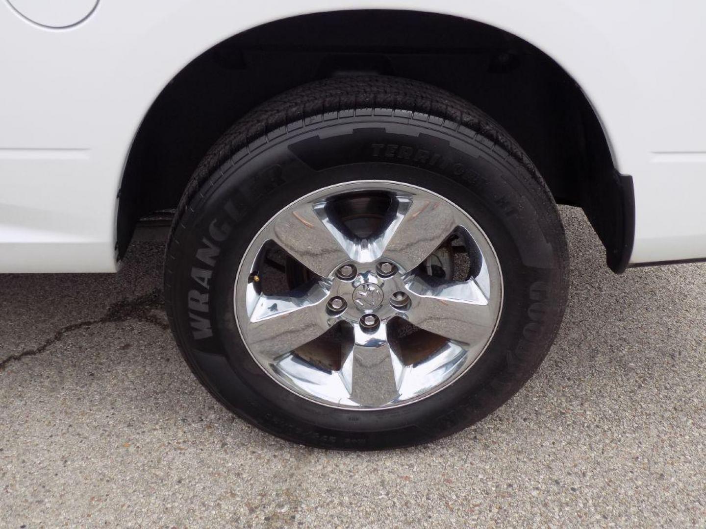 2019 WHITE RAM 1500 CLASSIC TRADESMAN (1C6RR6FT5KS) with an 5.7L engine, Automatic transmission, located at 830 E. Canino Rd., Houston, TX, 77037, (281) 405-0440, 38.358219, -81.729942 - Photo#18