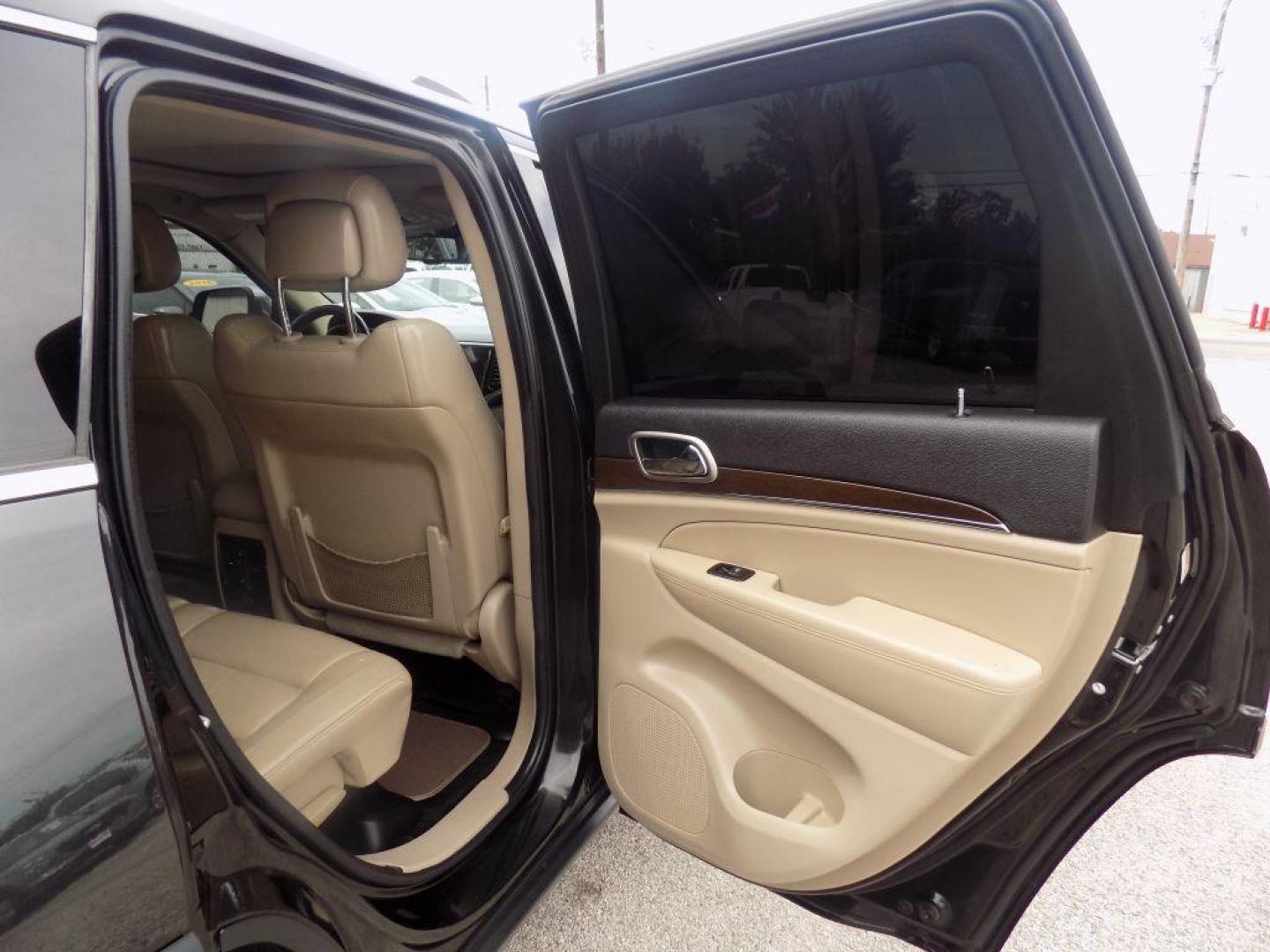 2015 BLACK JEEP GRAND CHEROKEE LIMITED (1C4RJEBGXFC) with an 3.6L engine, Automatic transmission, located at 830 E. Canino Rd., Houston, TX, 77037, (281) 405-0440, 38.358219, -81.729942 - Photo#10