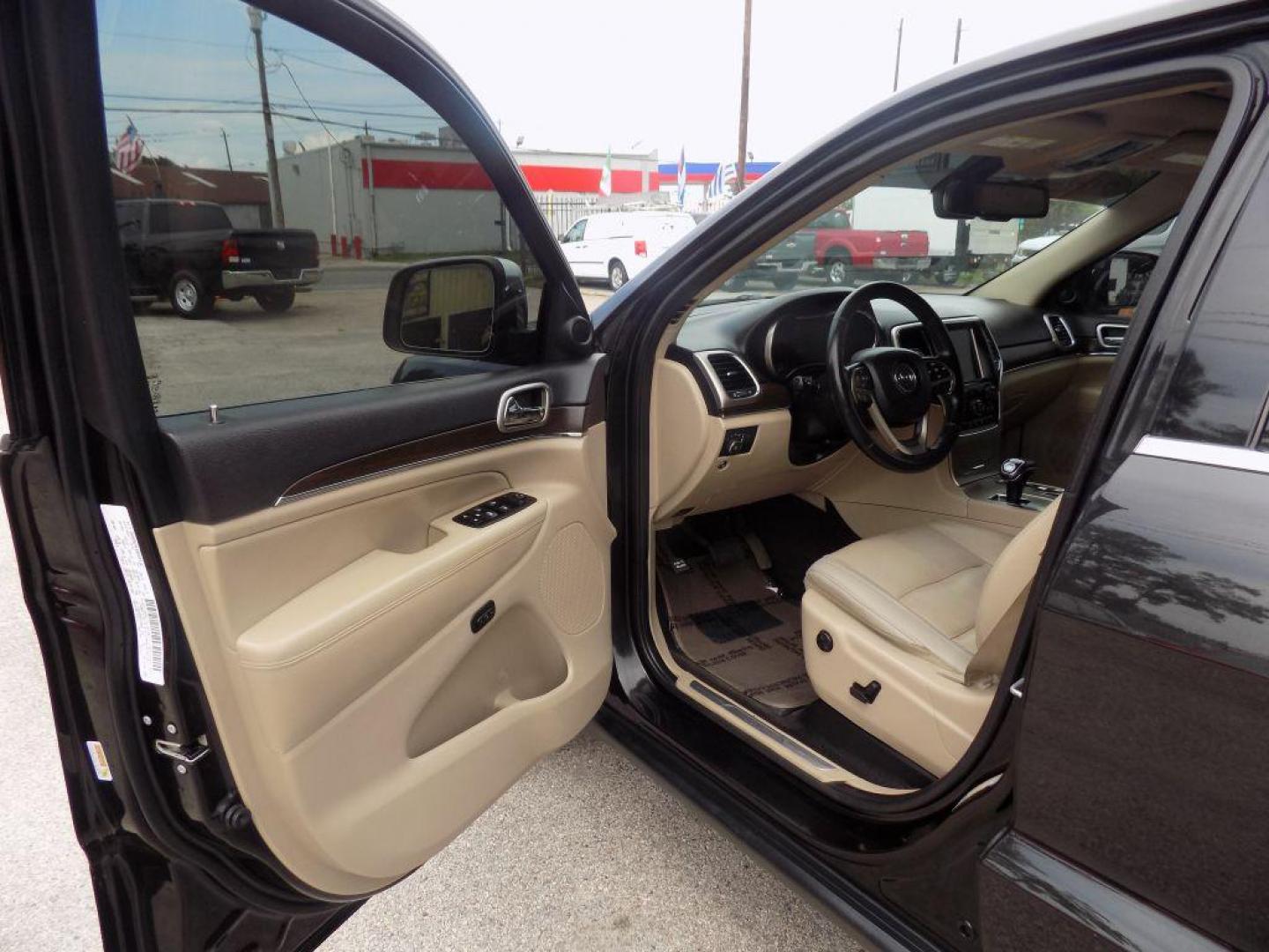 2015 BLACK JEEP GRAND CHEROKEE LIMITED (1C4RJEBGXFC) with an 3.6L engine, Automatic transmission, located at 830 E. Canino Rd., Houston, TX, 77037, (281) 405-0440, 38.358219, -81.729942 - Photo#15