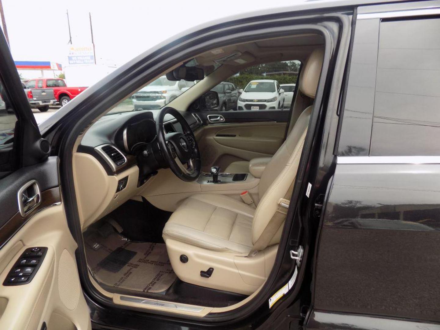 2015 BLACK JEEP GRAND CHEROKEE LIMITED (1C4RJEBGXFC) with an 3.6L engine, Automatic transmission, located at 830 E. Canino Rd., Houston, TX, 77037, (281) 405-0440, 38.358219, -81.729942 - Photo#16