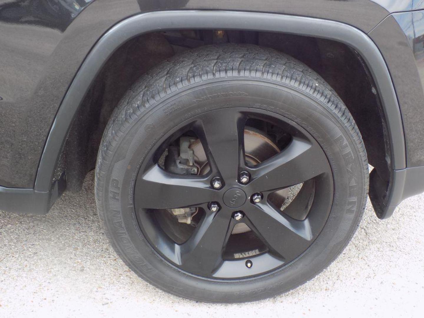 2015 BLACK JEEP GRAND CHEROKEE LIMITED (1C4RJEBGXFC) with an 3.6L engine, Automatic transmission, located at 830 E. Canino Rd., Houston, TX, 77037, (281) 405-0440, 38.358219, -81.729942 - Photo#19