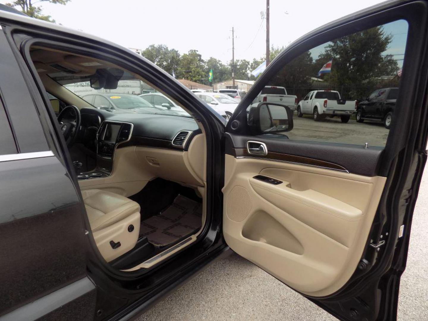 2015 BLACK JEEP GRAND CHEROKEE LIMITED (1C4RJEBGXFC) with an 3.6L engine, Automatic transmission, located at 830 E. Canino Rd., Houston, TX, 77037, (281) 405-0440, 38.358219, -81.729942 - Photo#8