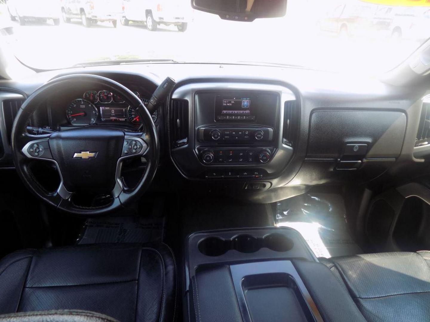 2015 BLACK CHEVROLET SILVERADO 1500 LT (3GCUCRECXFG) with an 5.3L engine, Automatic transmission, located at 830 E. Canino Rd., Houston, TX, 77037, (281) 405-0440, 38.358219, -81.729942 - Photo#14