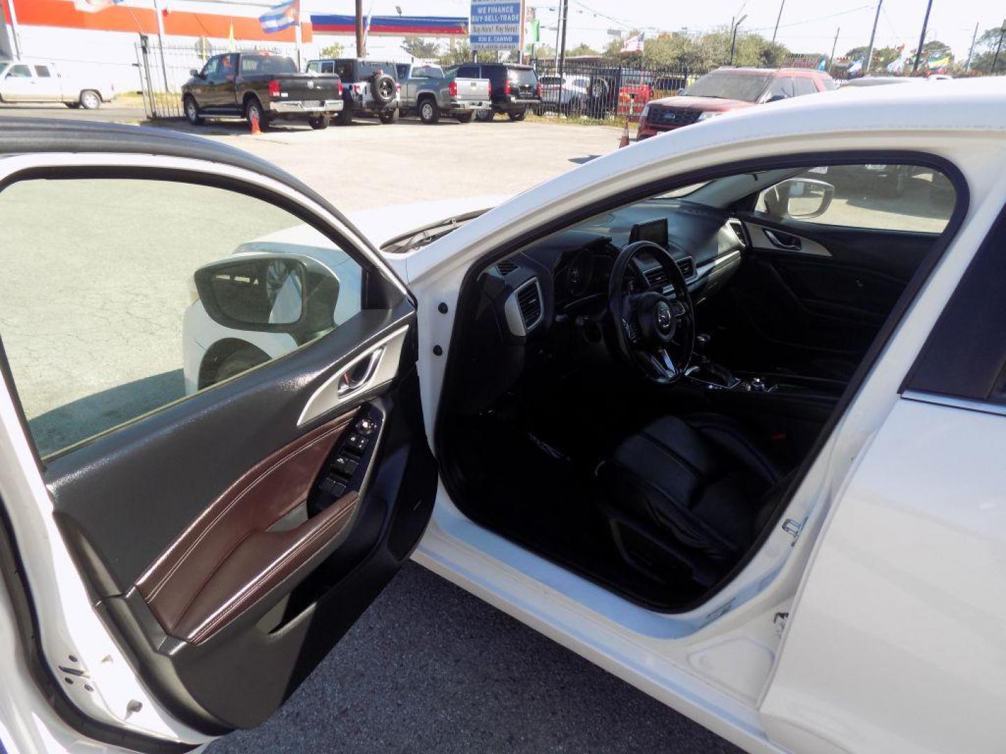 2018 WHITE MAZDA 3 TOURING (3MZBN1V39JM) with an 2.5L engine, Automatic transmission, located at 830 E. Canino Rd., Houston, TX, 77037, (281) 405-0440, 38.358219, -81.729942 - Photo#9