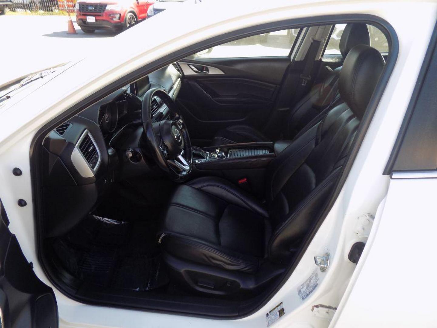 2018 WHITE MAZDA 3 TOURING (3MZBN1V39JM) with an 2.5L engine, Automatic transmission, located at 830 E. Canino Rd., Houston, TX, 77037, (281) 405-0440, 38.358219, -81.729942 - Photo#8