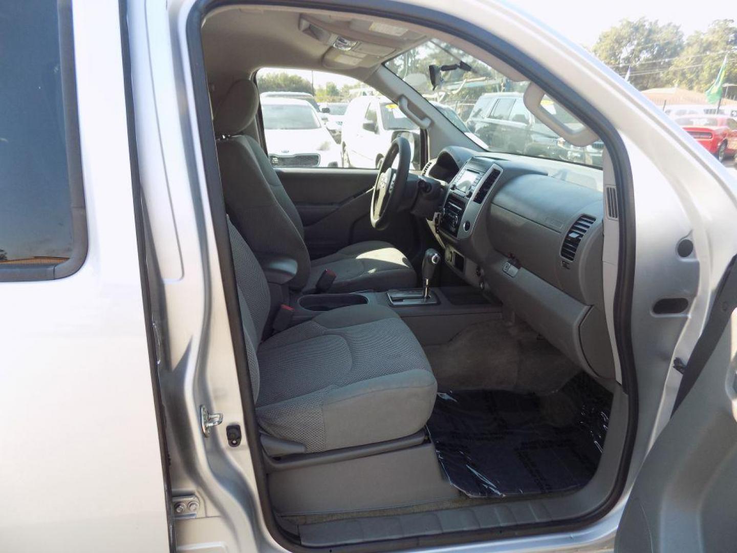 2017 SILVER NISSAN FRONTIER S (1N6AD0ER5HN) with an 4.0L engine, Automatic transmission, located at 830 E. Canino Rd., Houston, TX, 77037, (281) 405-0440, 38.358219, -81.729942 - Photo#9