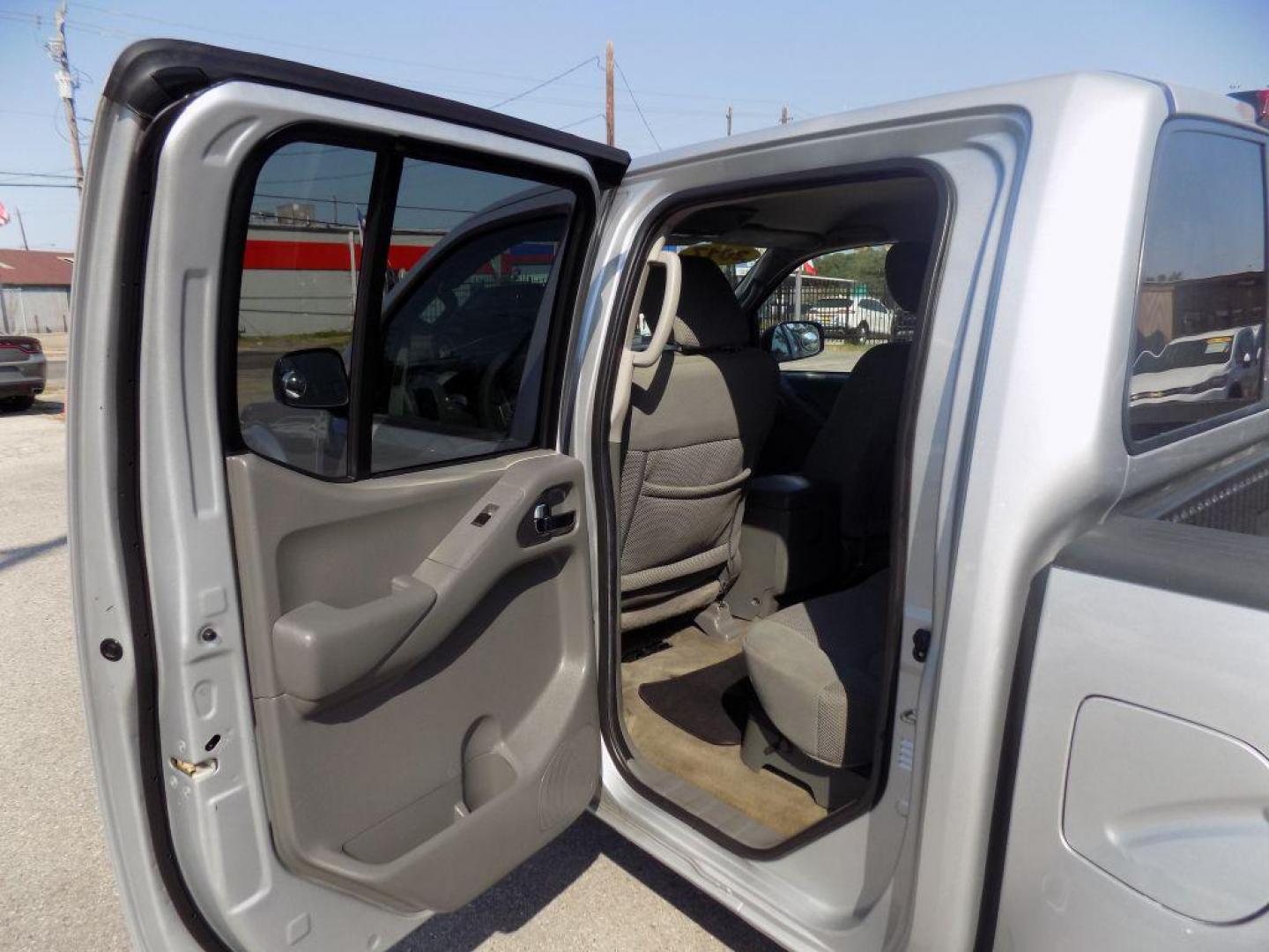 2017 SILVER NISSAN FRONTIER S (1N6AD0ER5HN) with an 4.0L engine, Automatic transmission, located at 830 E. Canino Rd., Houston, TX, 77037, (281) 405-0440, 38.358219, -81.729942 - Photo#12