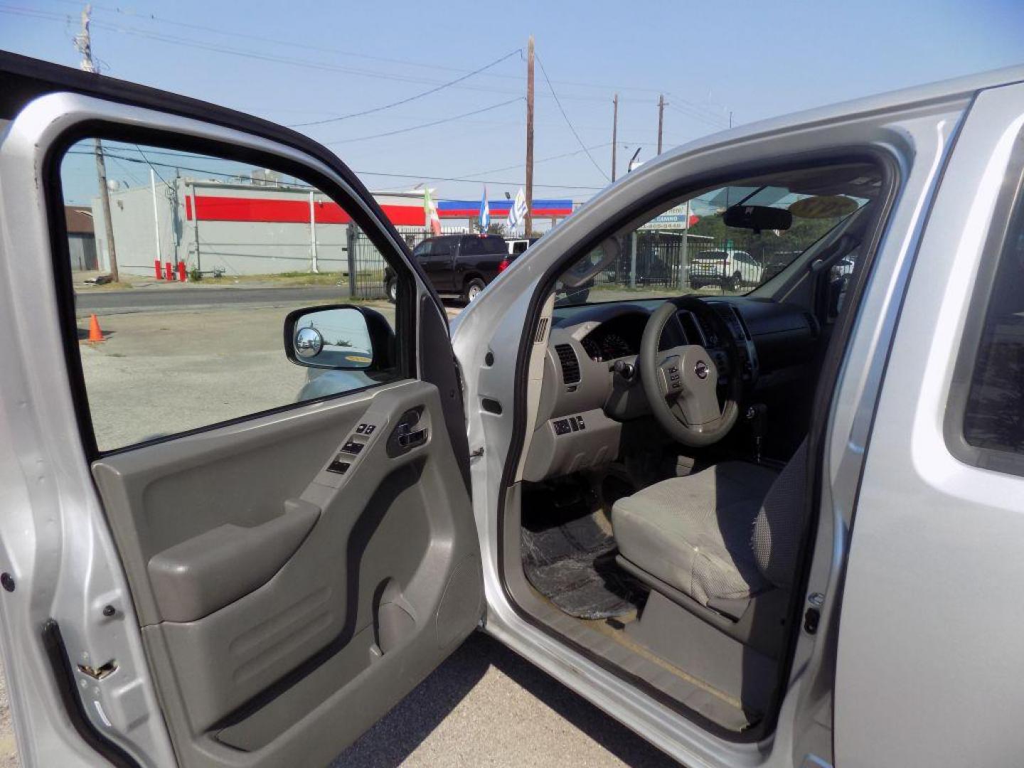 2017 SILVER NISSAN FRONTIER S (1N6AD0ER5HN) with an 4.0L engine, Automatic transmission, located at 830 E. Canino Rd., Houston, TX, 77037, (281) 405-0440, 38.358219, -81.729942 - Photo#15