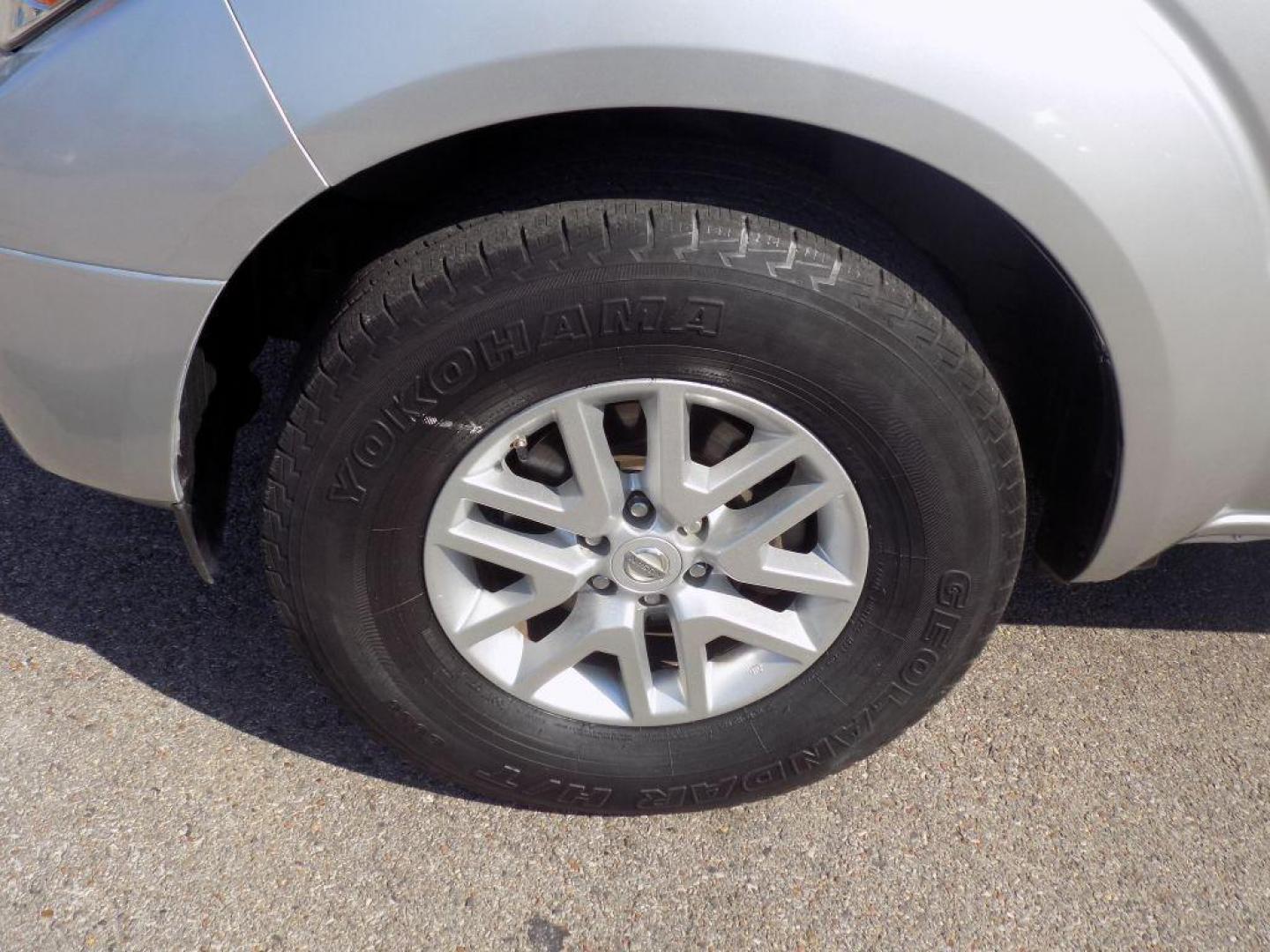 2017 SILVER NISSAN FRONTIER S (1N6AD0ER5HN) with an 4.0L engine, Automatic transmission, located at 830 E. Canino Rd., Houston, TX, 77037, (281) 405-0440, 38.358219, -81.729942 - Photo#18