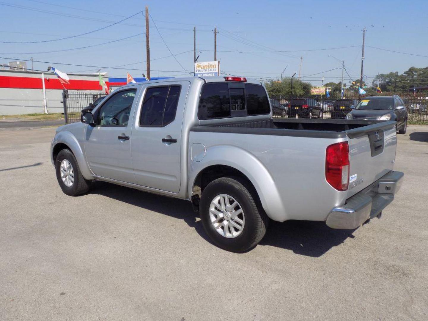 2017 SILVER NISSAN FRONTIER S (1N6AD0ER5HN) with an 4.0L engine, Automatic transmission, located at 830 E. Canino Rd., Houston, TX, 77037, (281) 405-0440, 38.358219, -81.729942 - Photo#4