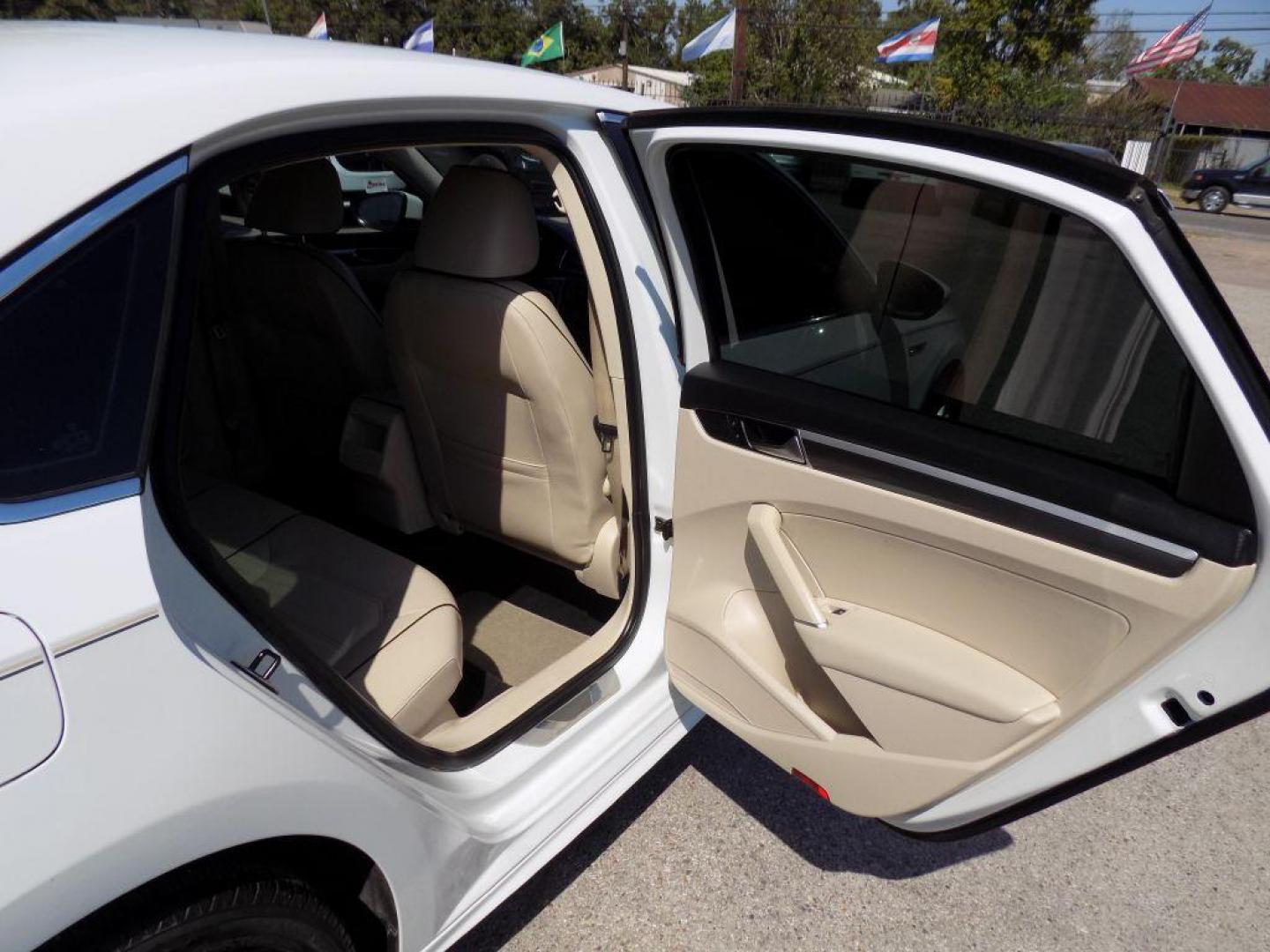 2017 WHITE VOLKSWAGEN PASSAT R-LINE (1VWDT7A3XHC) with an 1.8L engine, Automatic transmission, located at 830 E. Canino Rd., Houston, TX, 77037, (281) 405-0440, 38.358219, -81.729942 - Photo#10