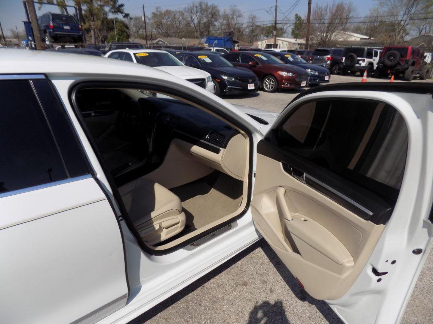 2017 WHITE VOLKSWAGEN PASSAT R-LINE (1VWDT7A3XHC) with an 1.8L engine, Automatic transmission, located at 830 E. Canino Rd., Houston, TX, 77037, (281) 405-0440, 38.358219, -81.729942 - Photo#8