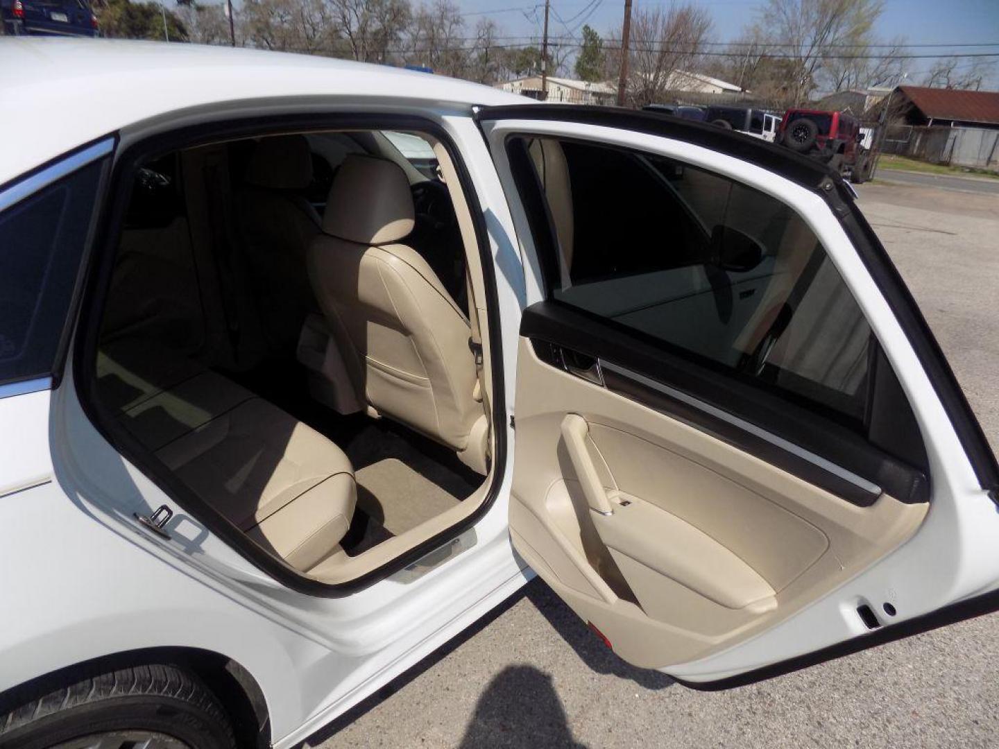 2017 WHITE VOLKSWAGEN PASSAT R-LINE (1VWDT7A3XHC) with an 1.8L engine, Automatic transmission, located at 830 E. Canino Rd., Houston, TX, 77037, (281) 405-0440, 38.358219, -81.729942 - Photo#10