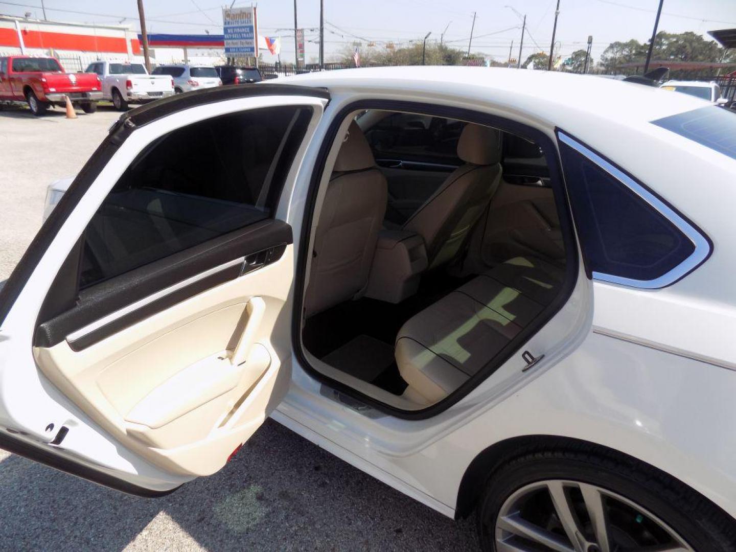 2017 WHITE VOLKSWAGEN PASSAT R-LINE (1VWDT7A3XHC) with an 1.8L engine, Automatic transmission, located at 830 E. Canino Rd., Houston, TX, 77037, (281) 405-0440, 38.358219, -81.729942 - Photo#12