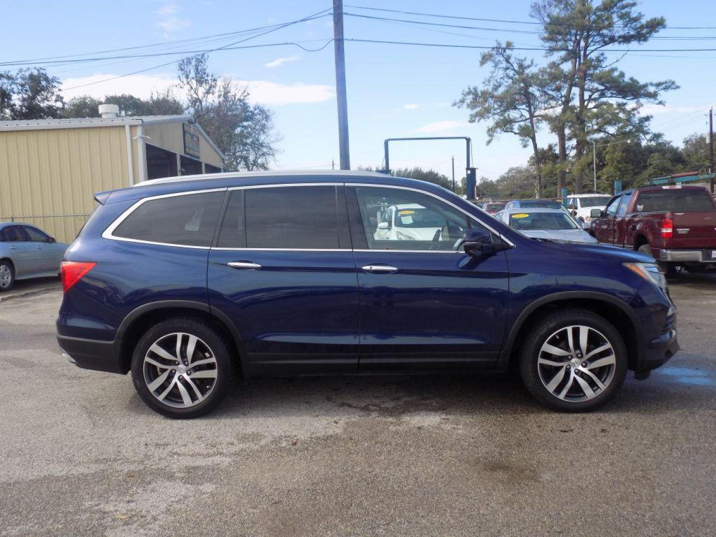 2017 BLUE HONDA PILOT TOURING (5FNYF5H98HB) with an 3.5L engine, Automatic transmission, located at 830 E. Canino Rd., Houston, TX, 77037, (281) 405-0440, 38.358219, -81.729942 - Photo#7