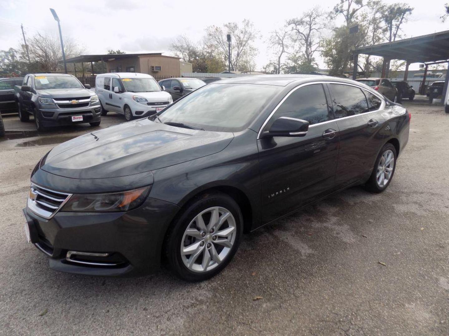 2018 GRAY CHEVROLET IMPALA LT (2G1105S33J9) with an 3.6L engine, Automatic transmission, located at 830 E. Canino Rd., Houston, TX, 77037, (281) 405-0440, 38.358219, -81.729942 - Photo#5