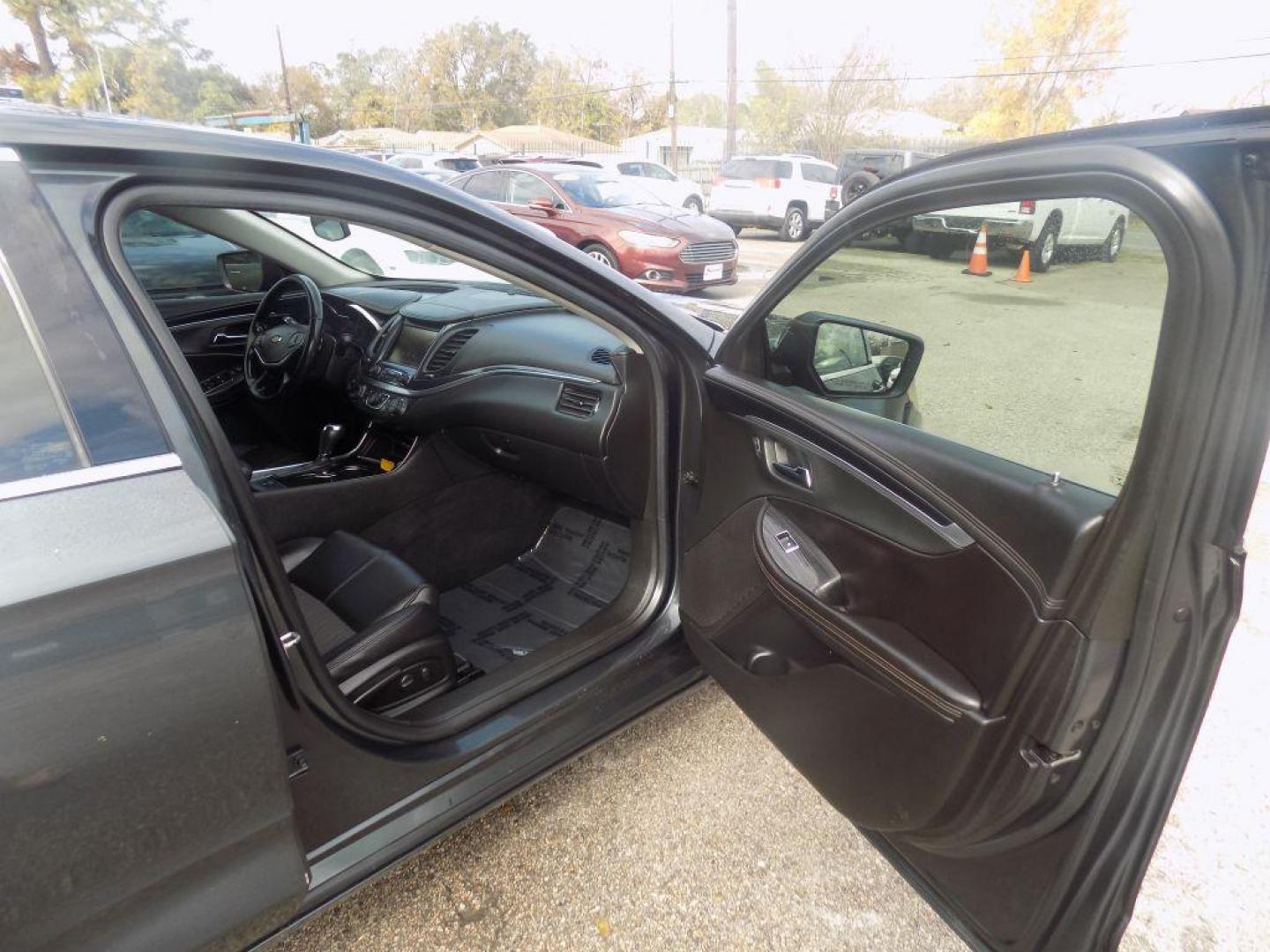 2018 GRAY CHEVROLET IMPALA LT (2G1105S33J9) with an 3.6L engine, Automatic transmission, located at 830 E. Canino Rd., Houston, TX, 77037, (281) 405-0440, 38.358219, -81.729942 - Photo#8