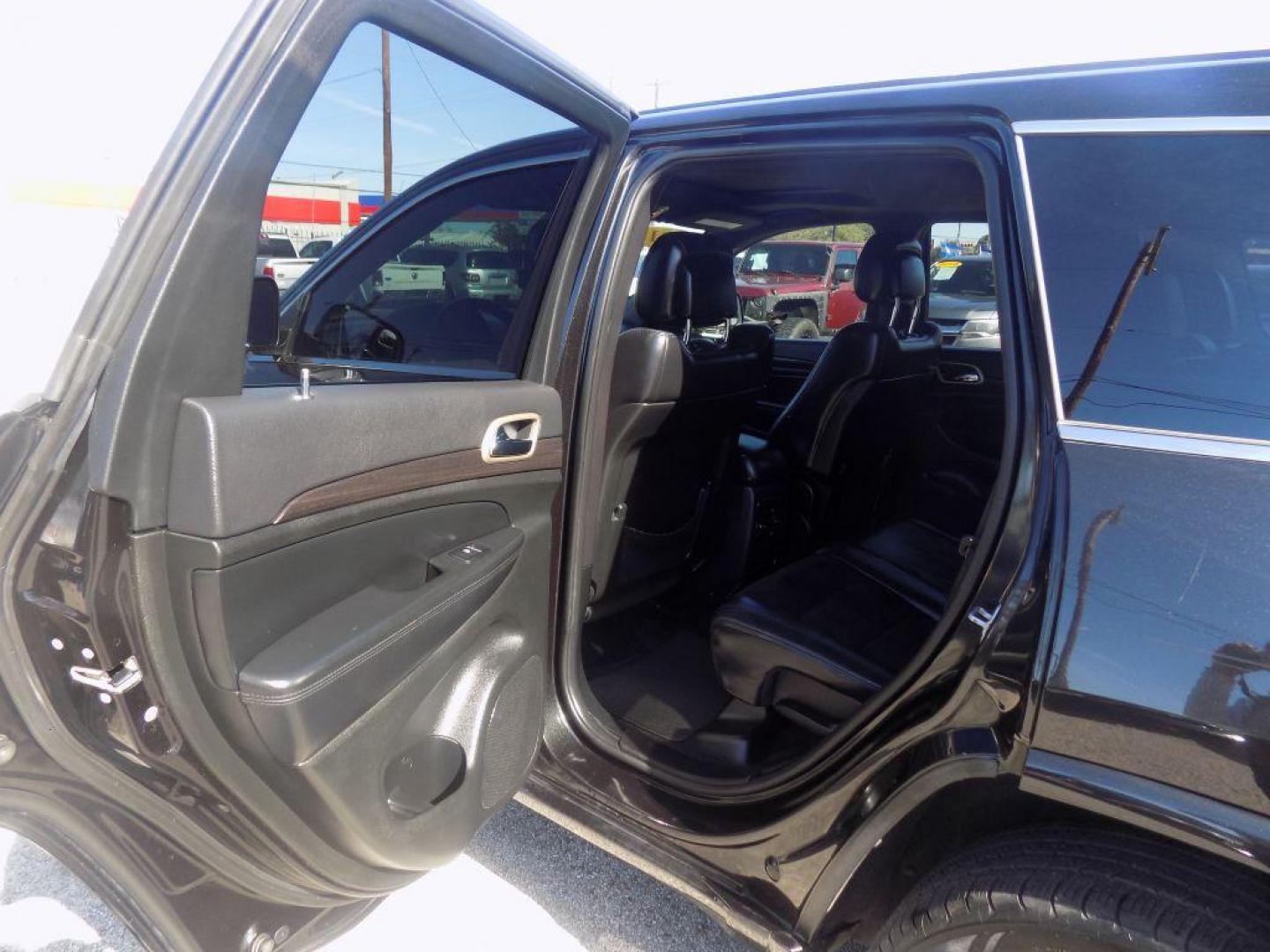 2015 BLACK JEEP GRAND CHEROKEE LAREDO (1C4RJEAG5FC) with an 3.6L engine, Automatic transmission, located at 830 E. Canino Rd., Houston, TX, 77037, (281) 405-0440, 38.358219, -81.729942 - Photo#12