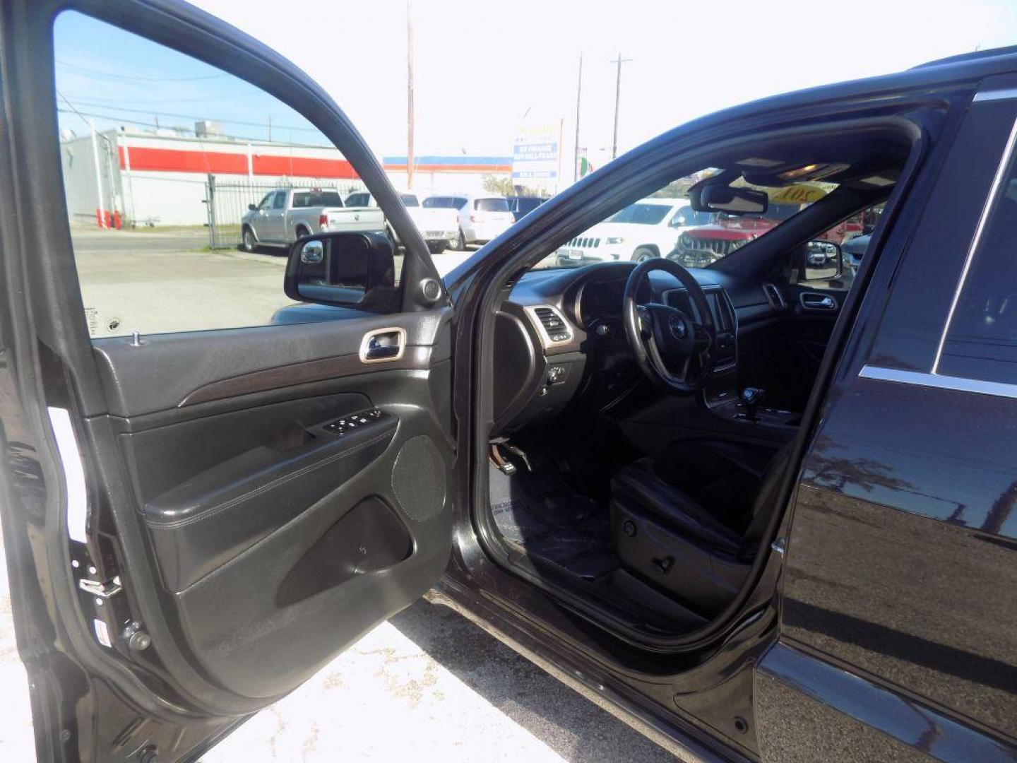 2015 BLACK JEEP GRAND CHEROKEE LAREDO (1C4RJEAG5FC) with an 3.6L engine, Automatic transmission, located at 830 E. Canino Rd., Houston, TX, 77037, (281) 405-0440, 38.358219, -81.729942 - Photo#15