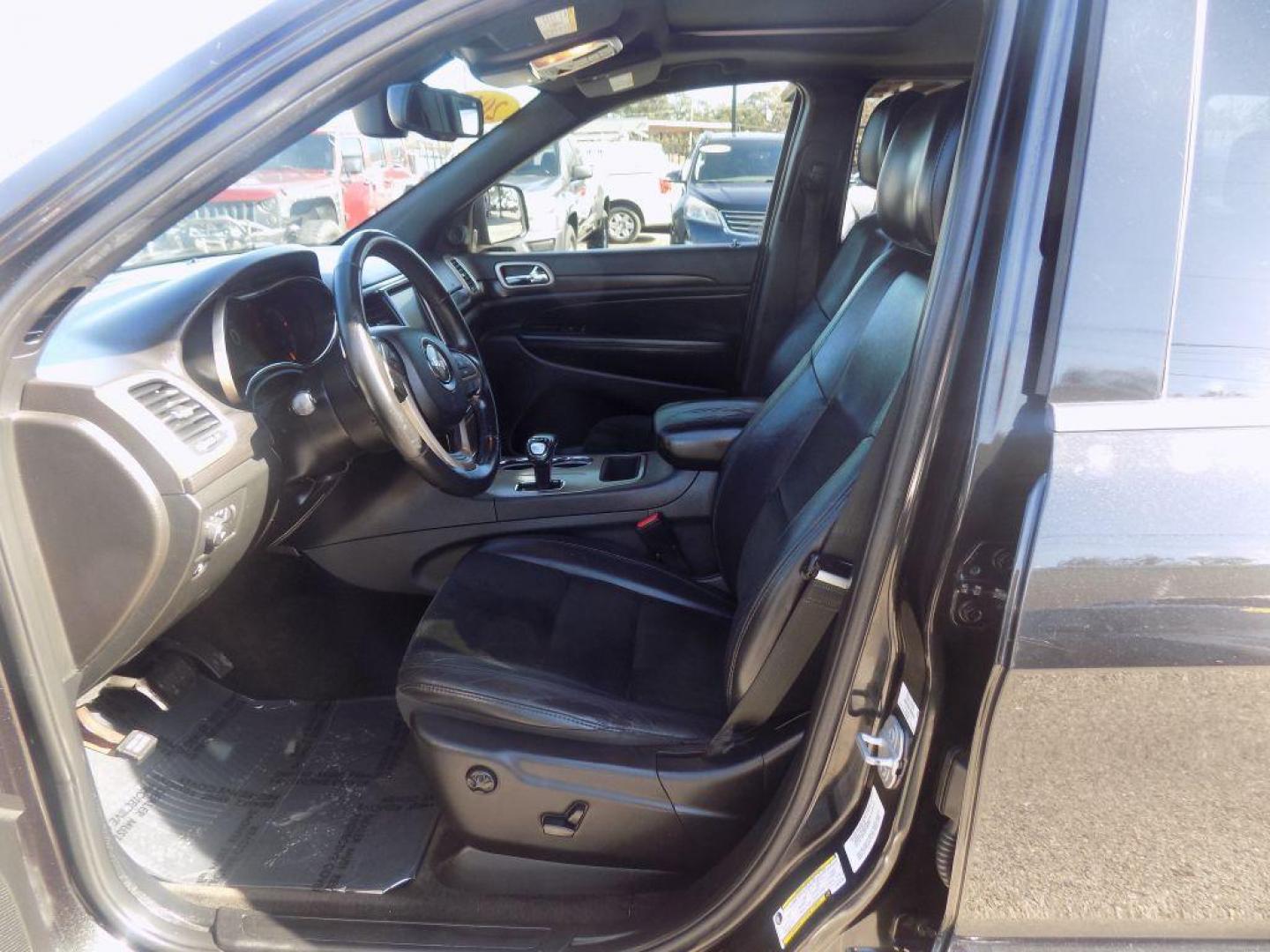 2015 BLACK JEEP GRAND CHEROKEE LAREDO (1C4RJEAG5FC) with an 3.6L engine, Automatic transmission, located at 830 E. Canino Rd., Houston, TX, 77037, (281) 405-0440, 38.358219, -81.729942 - Photo#16