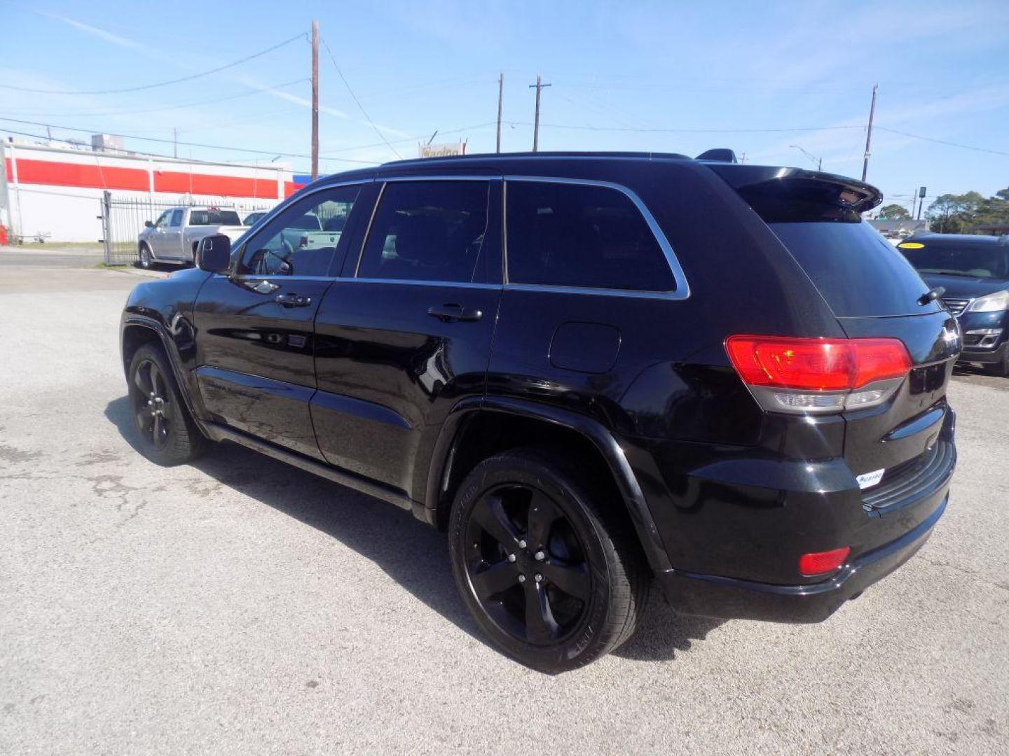 2015 BLACK JEEP GRAND CHEROKEE LAREDO (1C4RJEAG5FC) with an 3.6L engine, Automatic transmission, located at 830 E. Canino Rd., Houston, TX, 77037, (281) 405-0440, 38.358219, -81.729942 - Photo#4